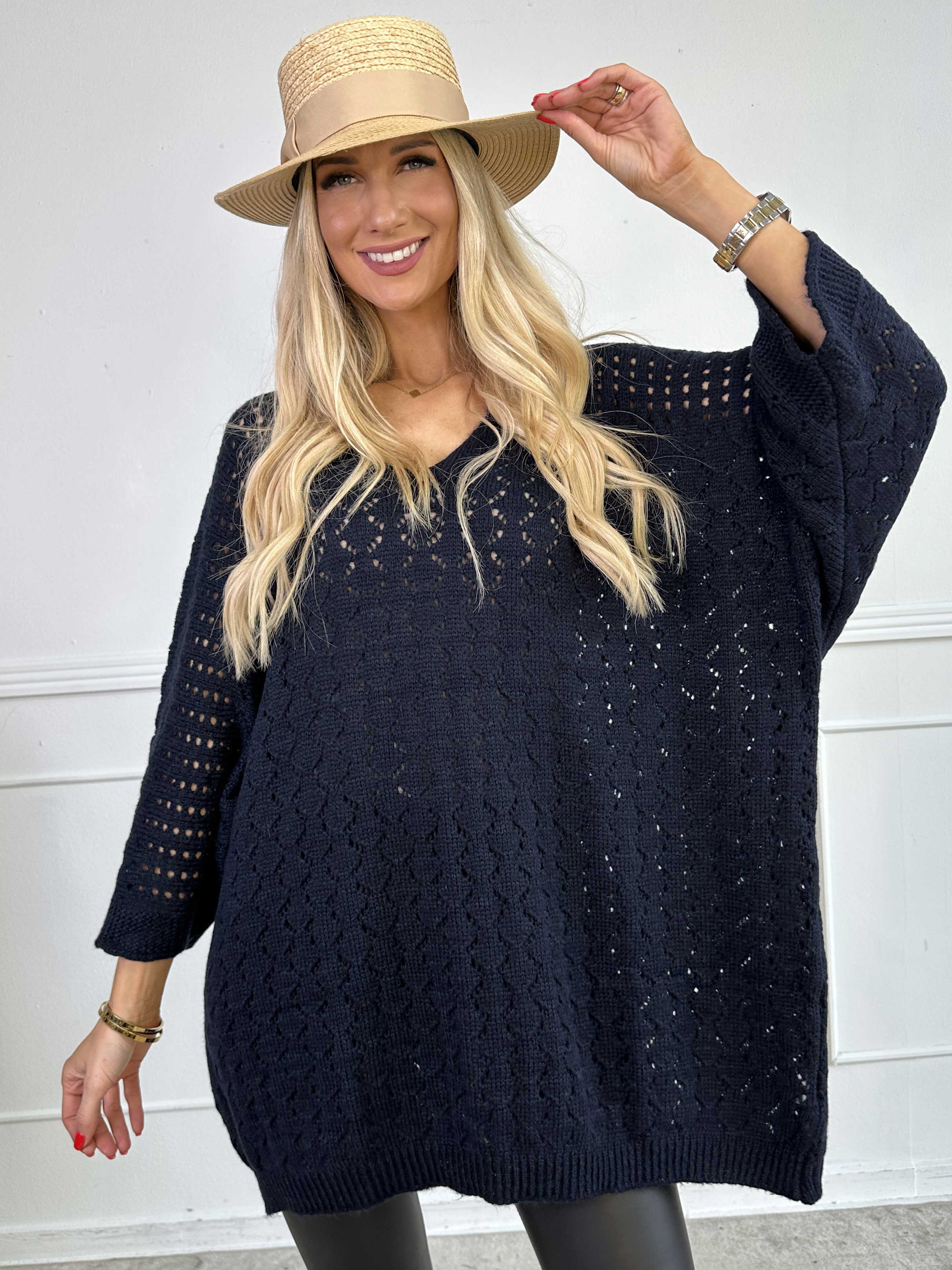 Disa - Striktrøje med fint hullet mønster