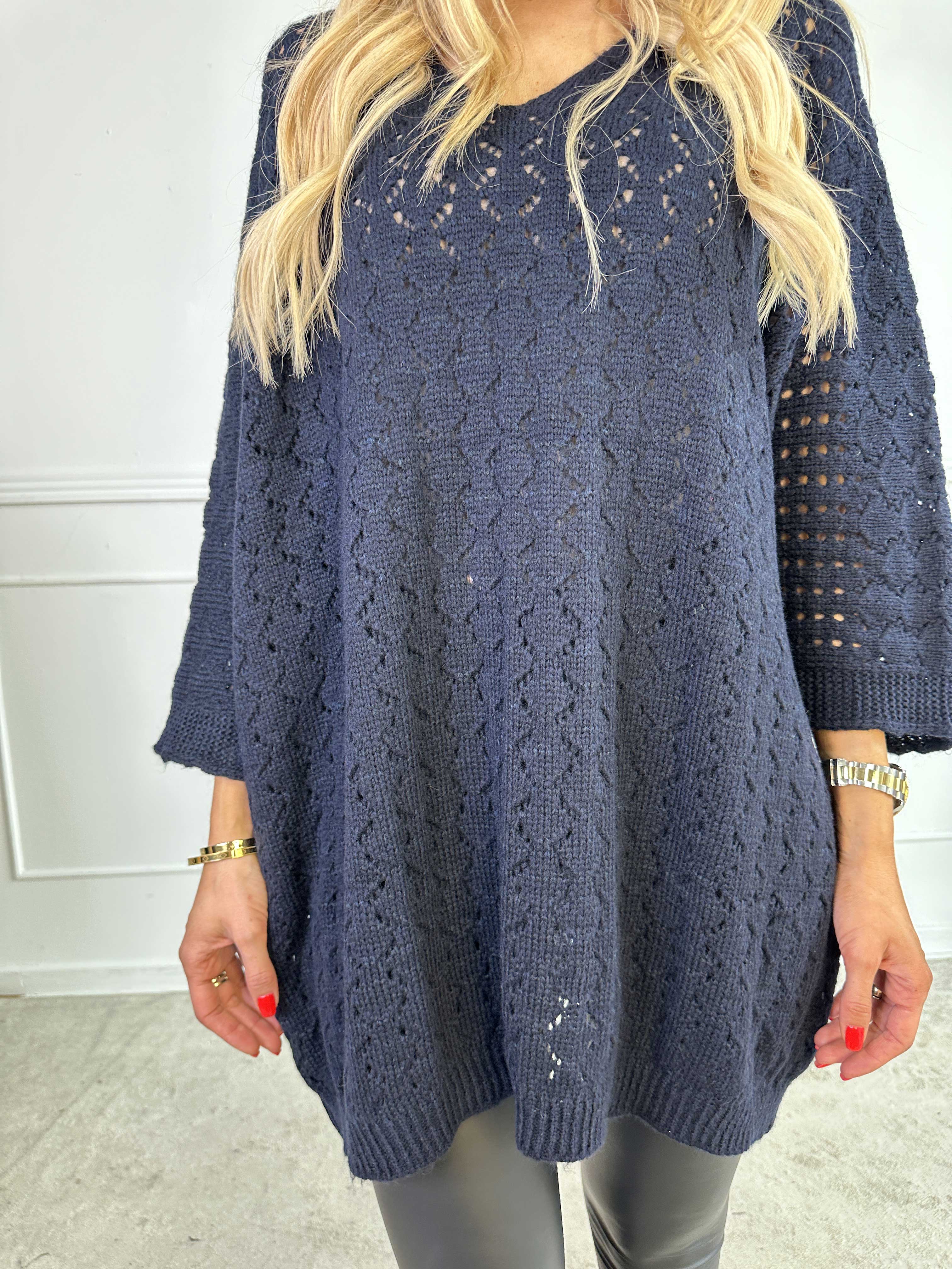 Disa - Striktrøje med fint hullet mønster