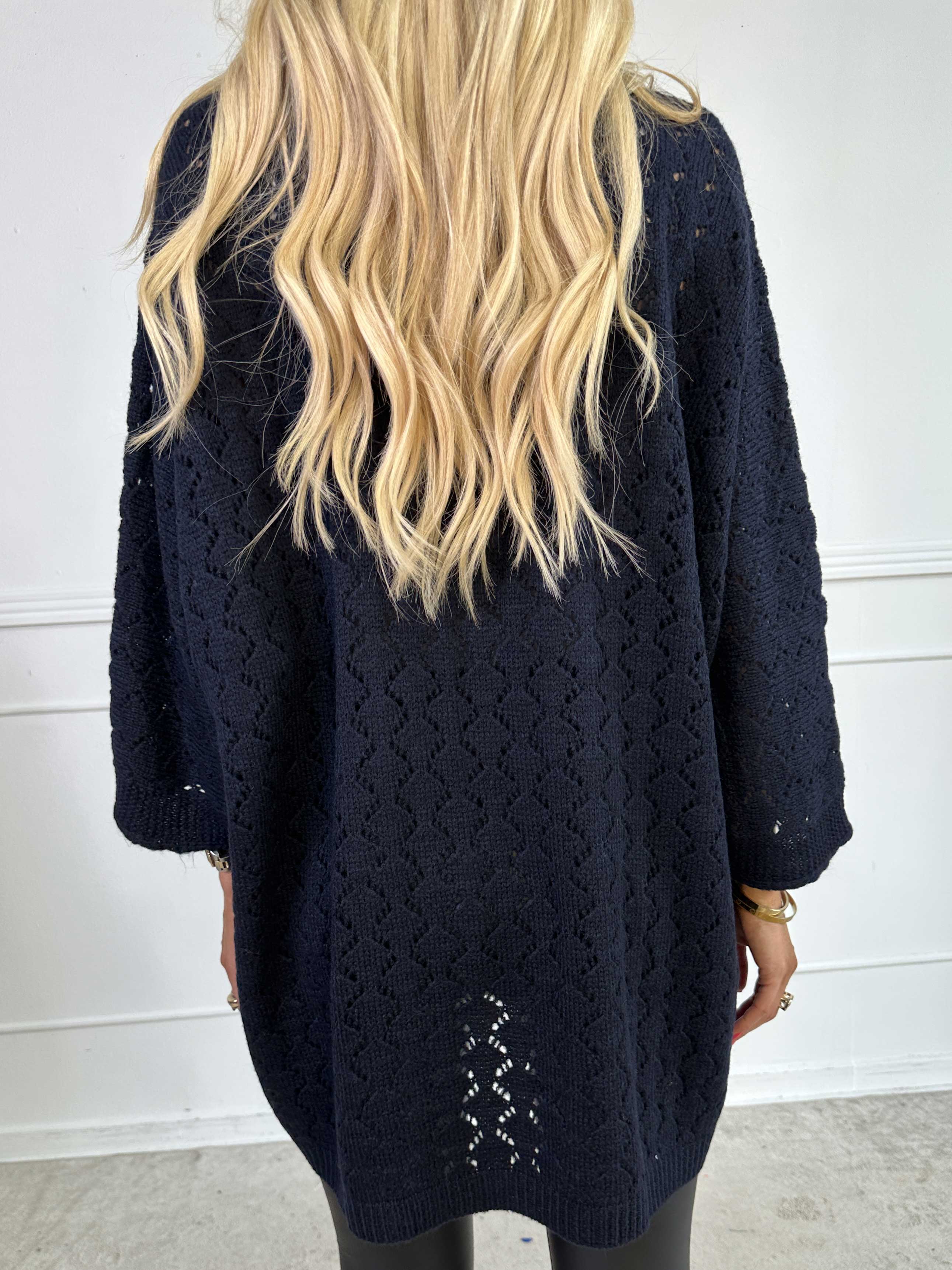 Disa - Striktrøje med fint hullet mønster