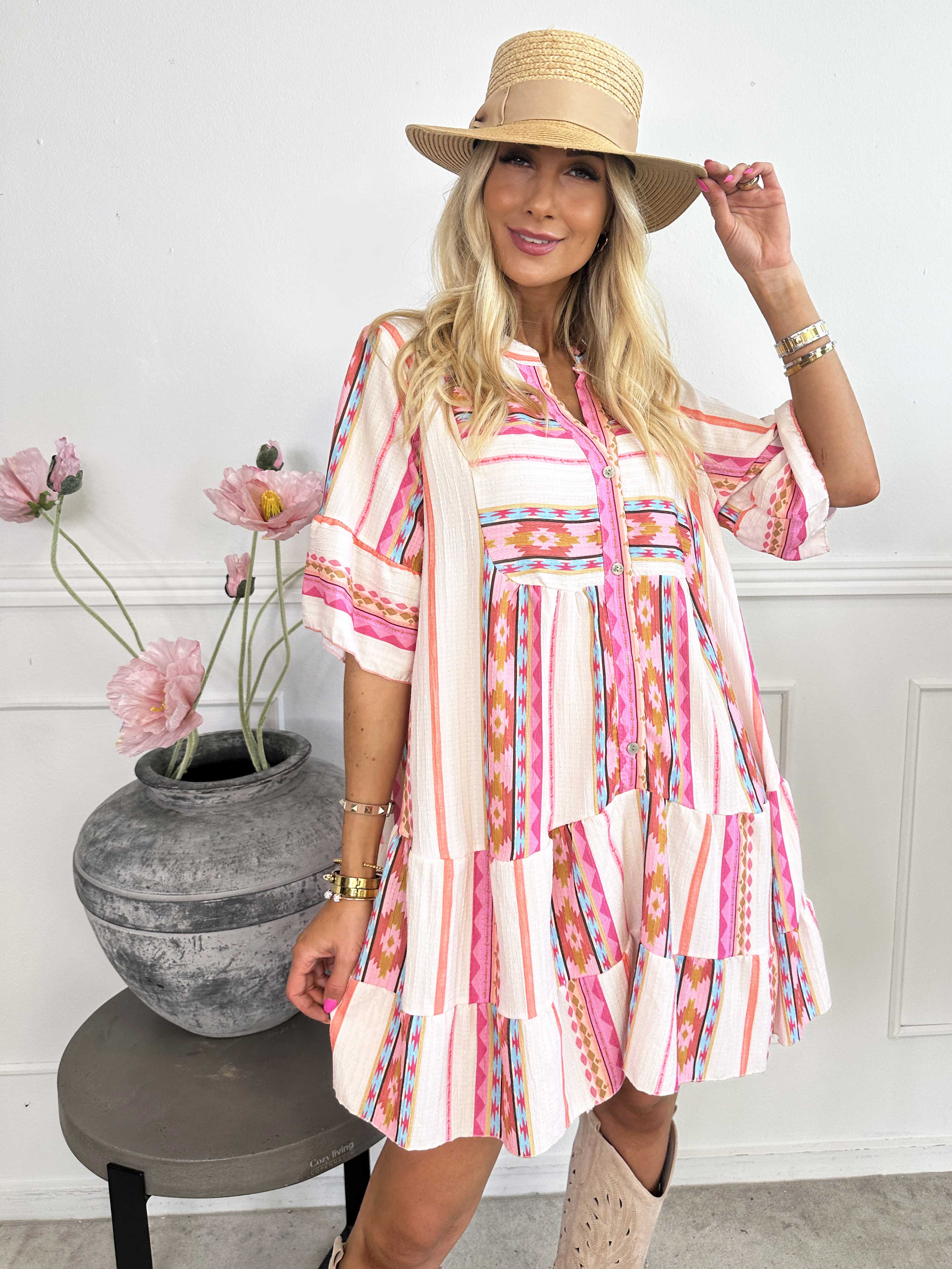 Dizzy - Mønstret kjole i viskose med knapper ved brystet