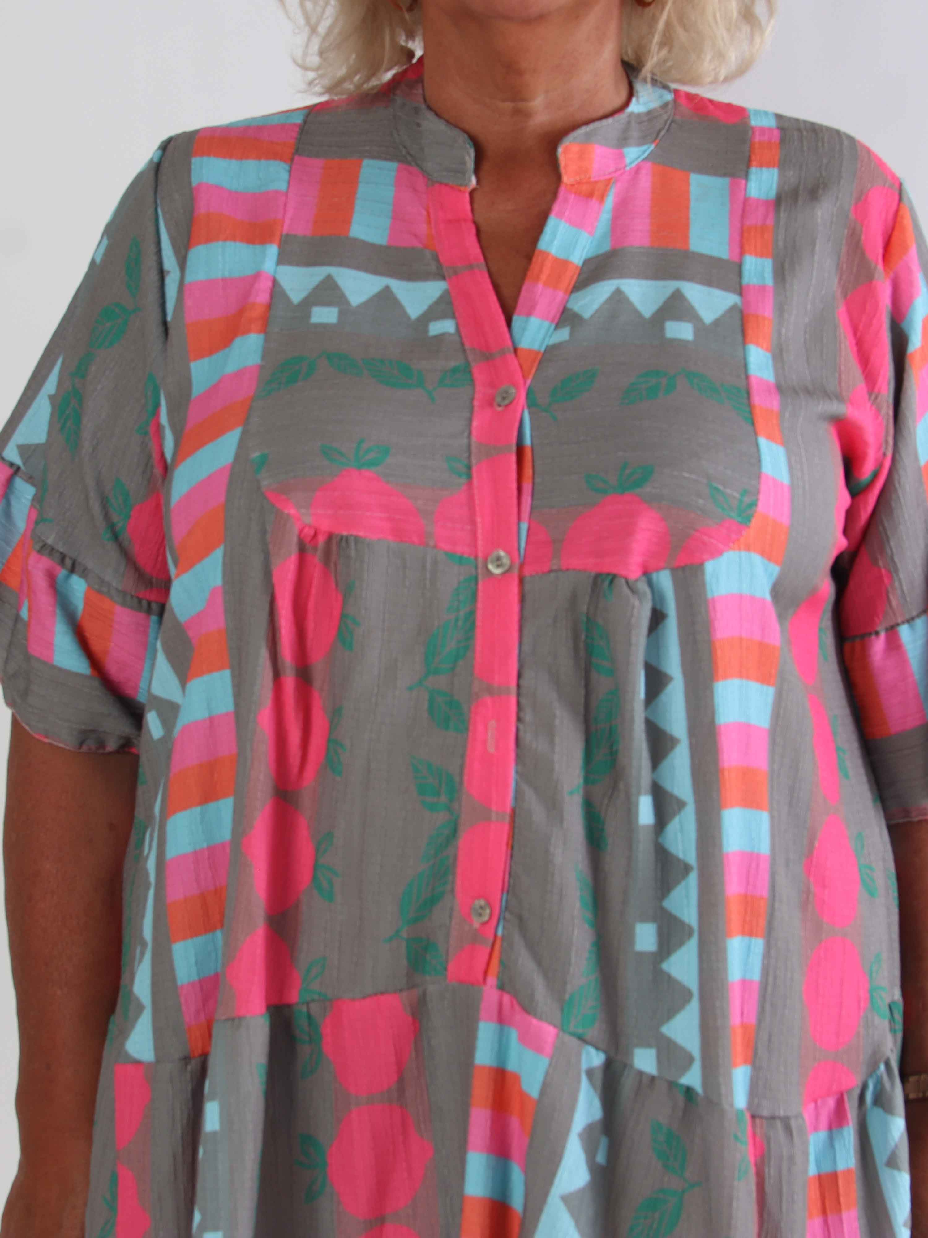 Dizzy - Mønstret kjole i viskose med knapper ved brystet