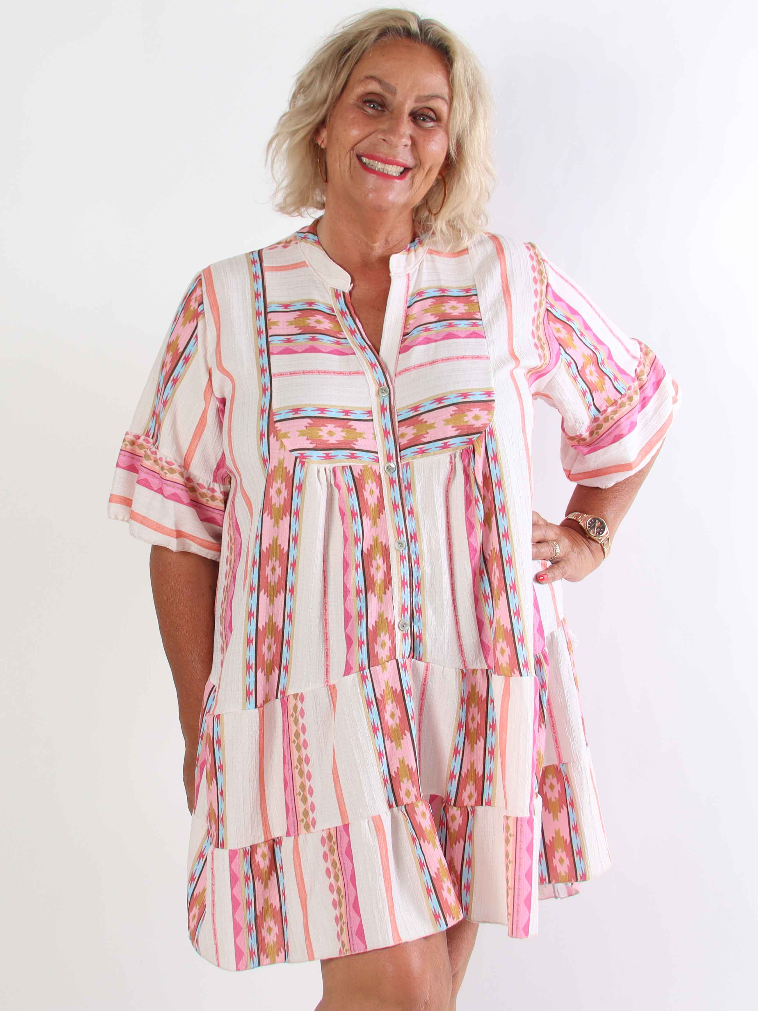 Dizzy - Mønstret kjole i viskose med knapper ved brystet