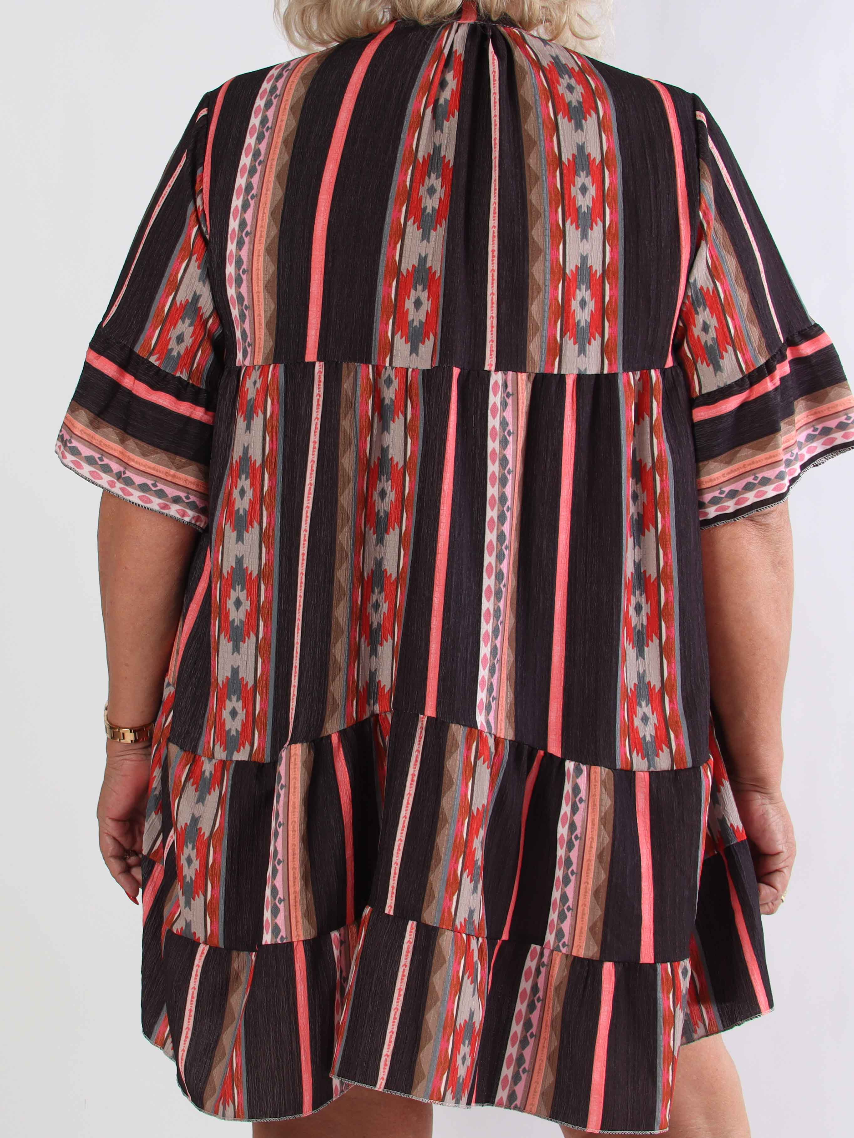 Dizzy - Mønstret kjole i viskose med knapper ved brystet