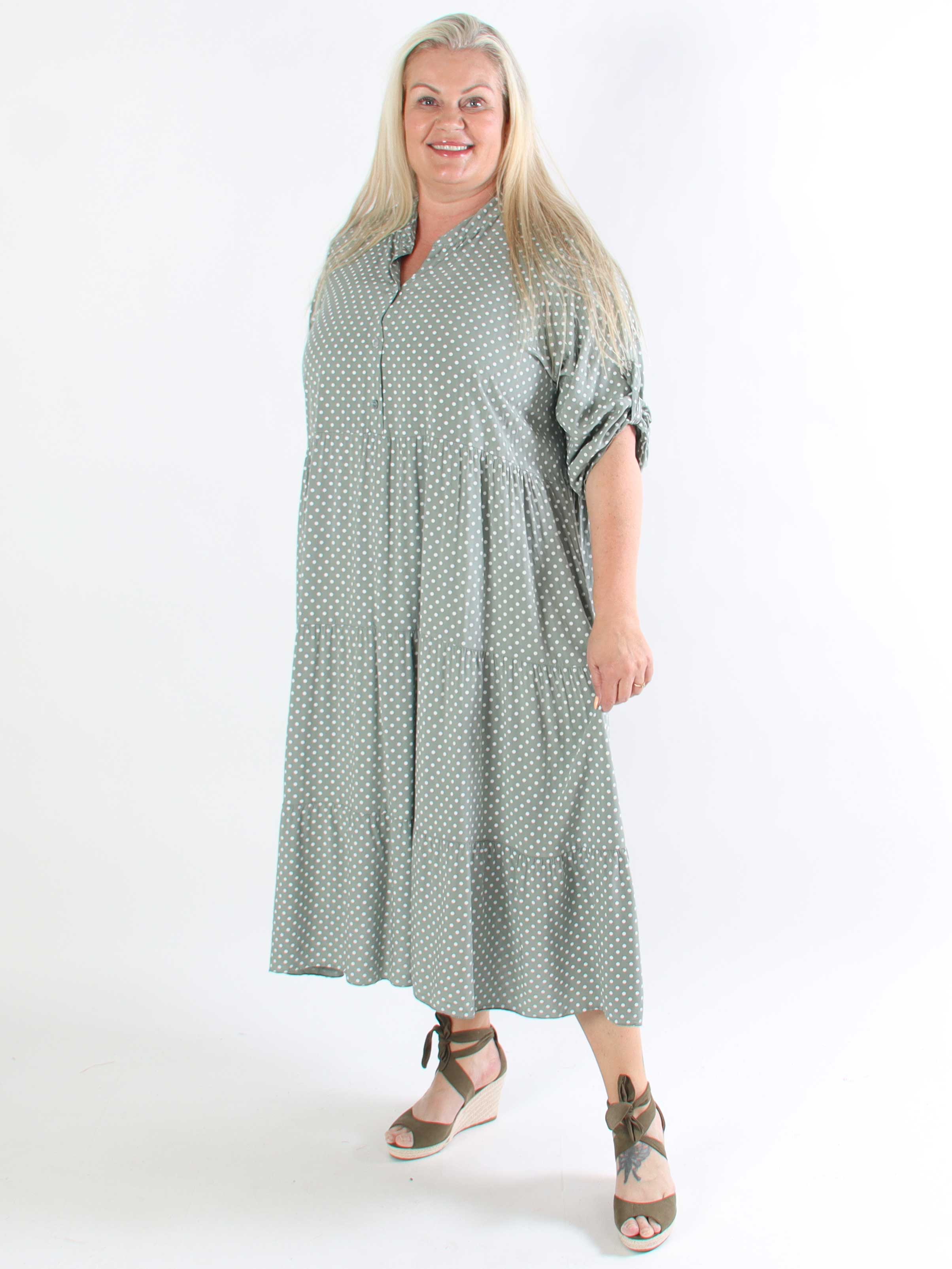 Dotti - Plus size kjole med lag på lag look i viskose