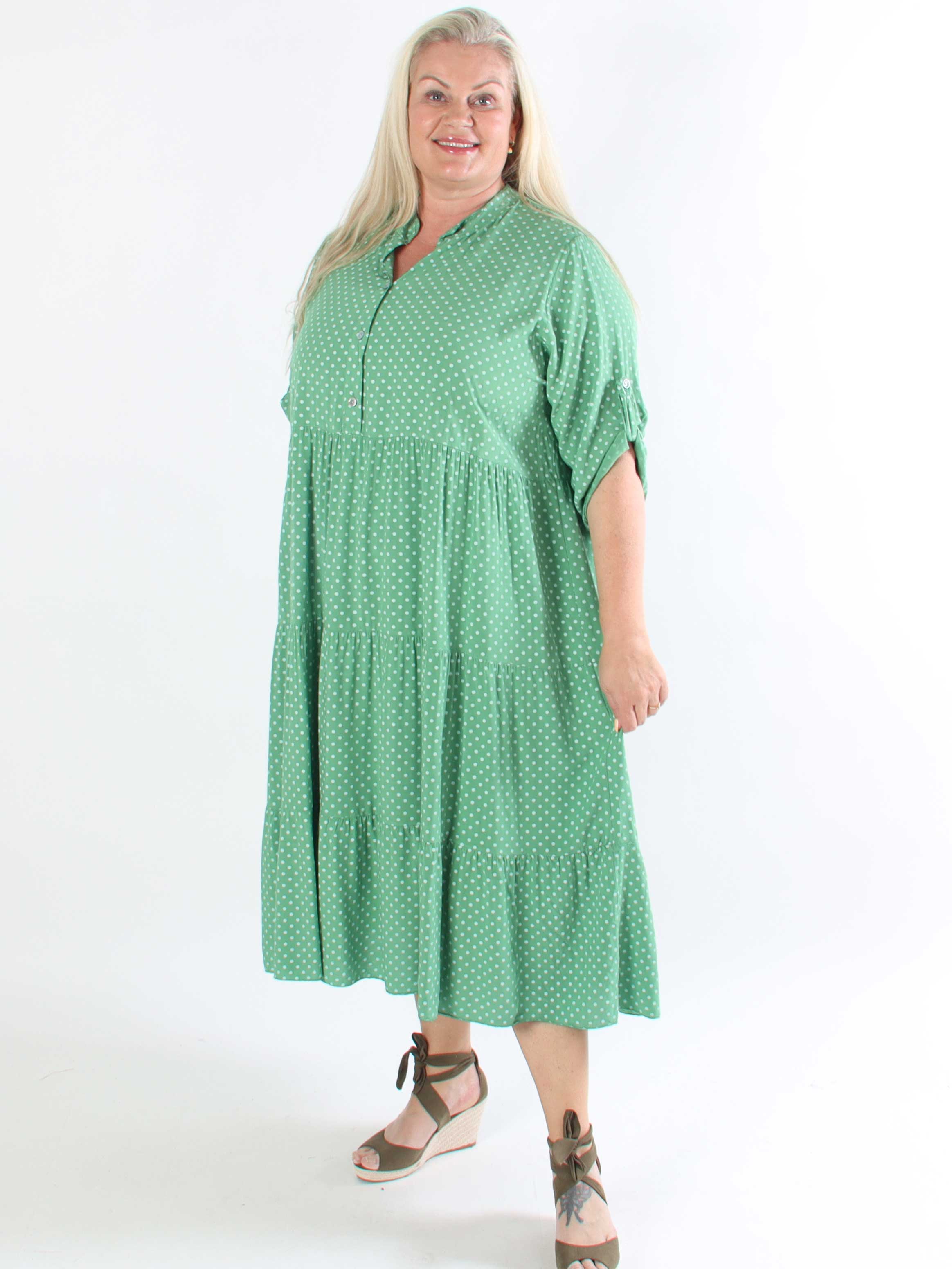 Dotti - Plus size kjole med lag på lag look i viskose