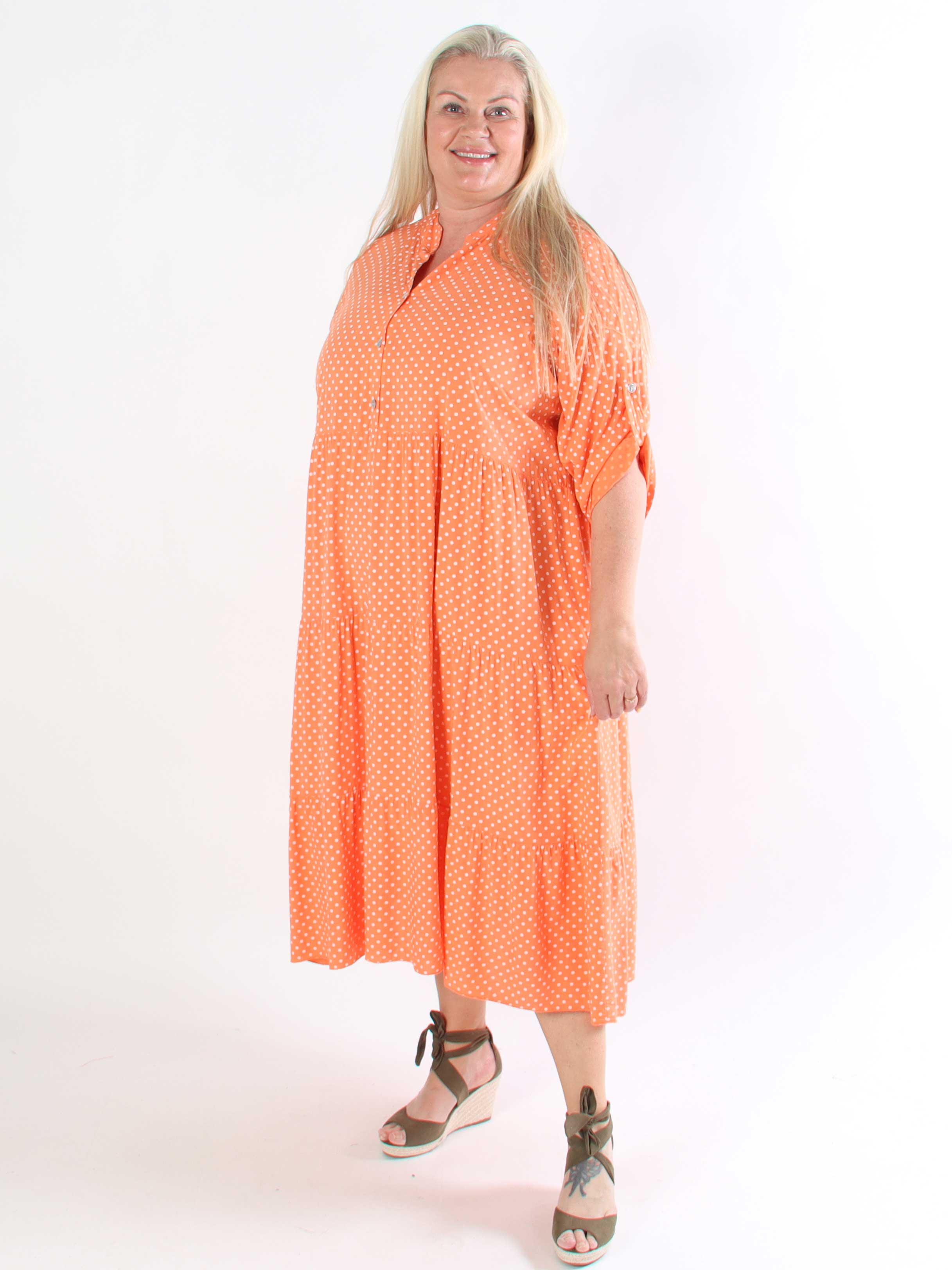 Dotti - Plus size kjole med lag på lag look i viskose