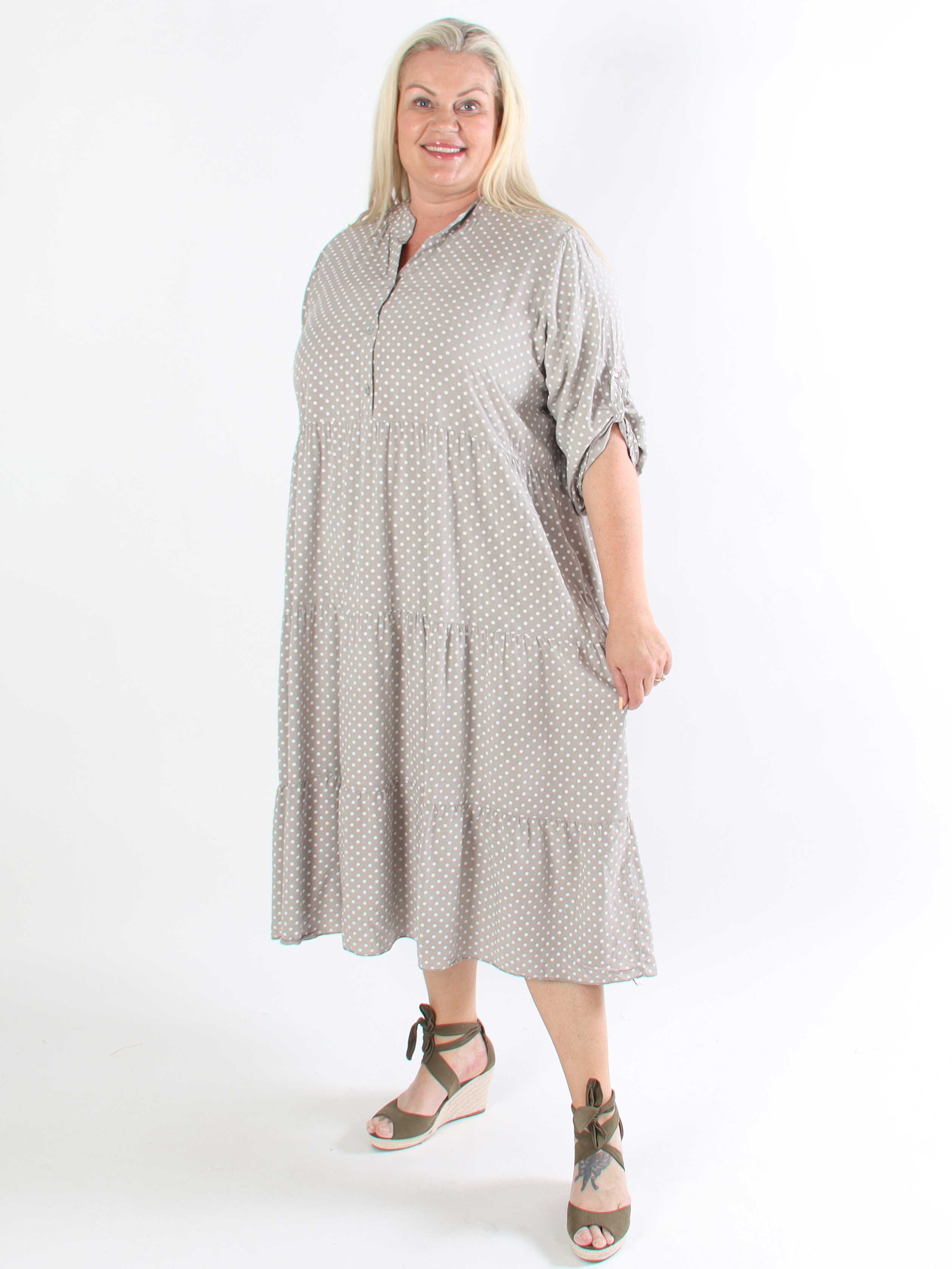 Dotti - Plus size kjole med lag på lag look i viskose