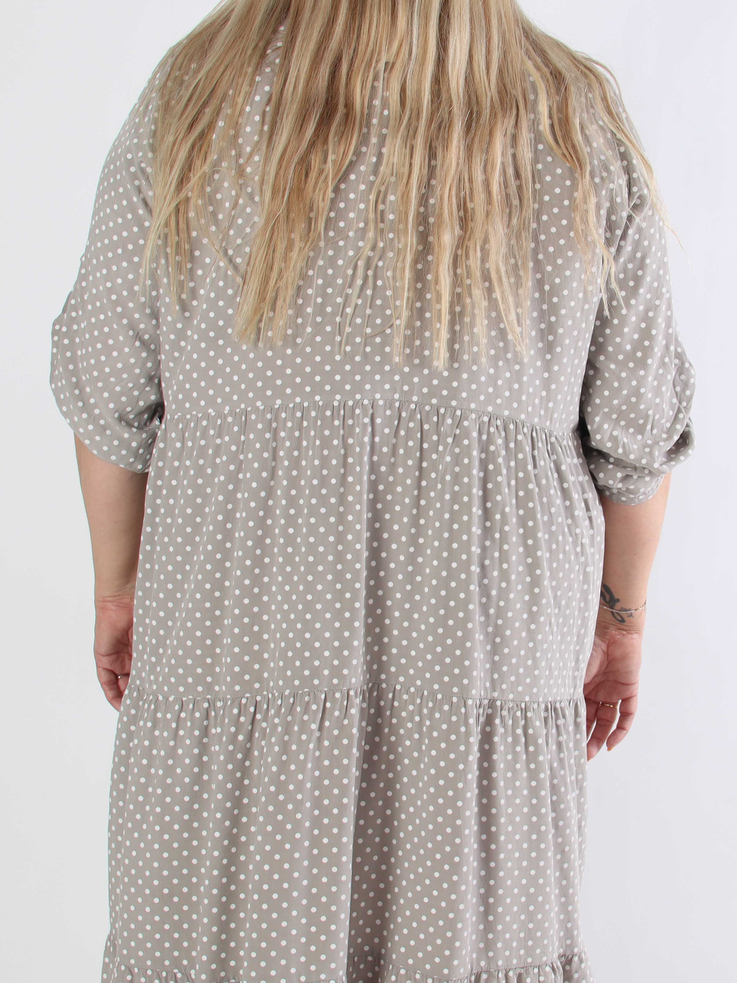 Dotti - Plus size kjole med lag på lag look i viskose