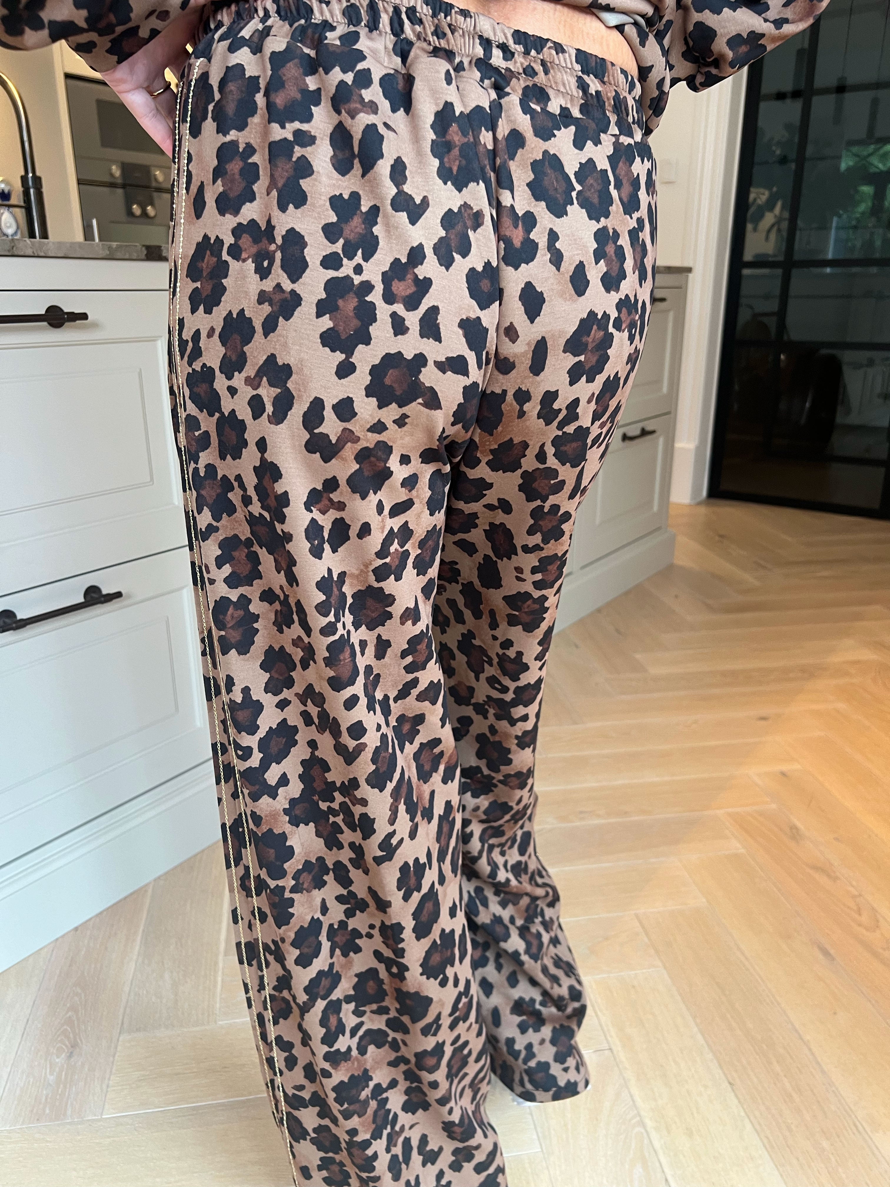 Dream Print - Joggingsæt i viskose med forskelligt print og elegante gulddetaljer