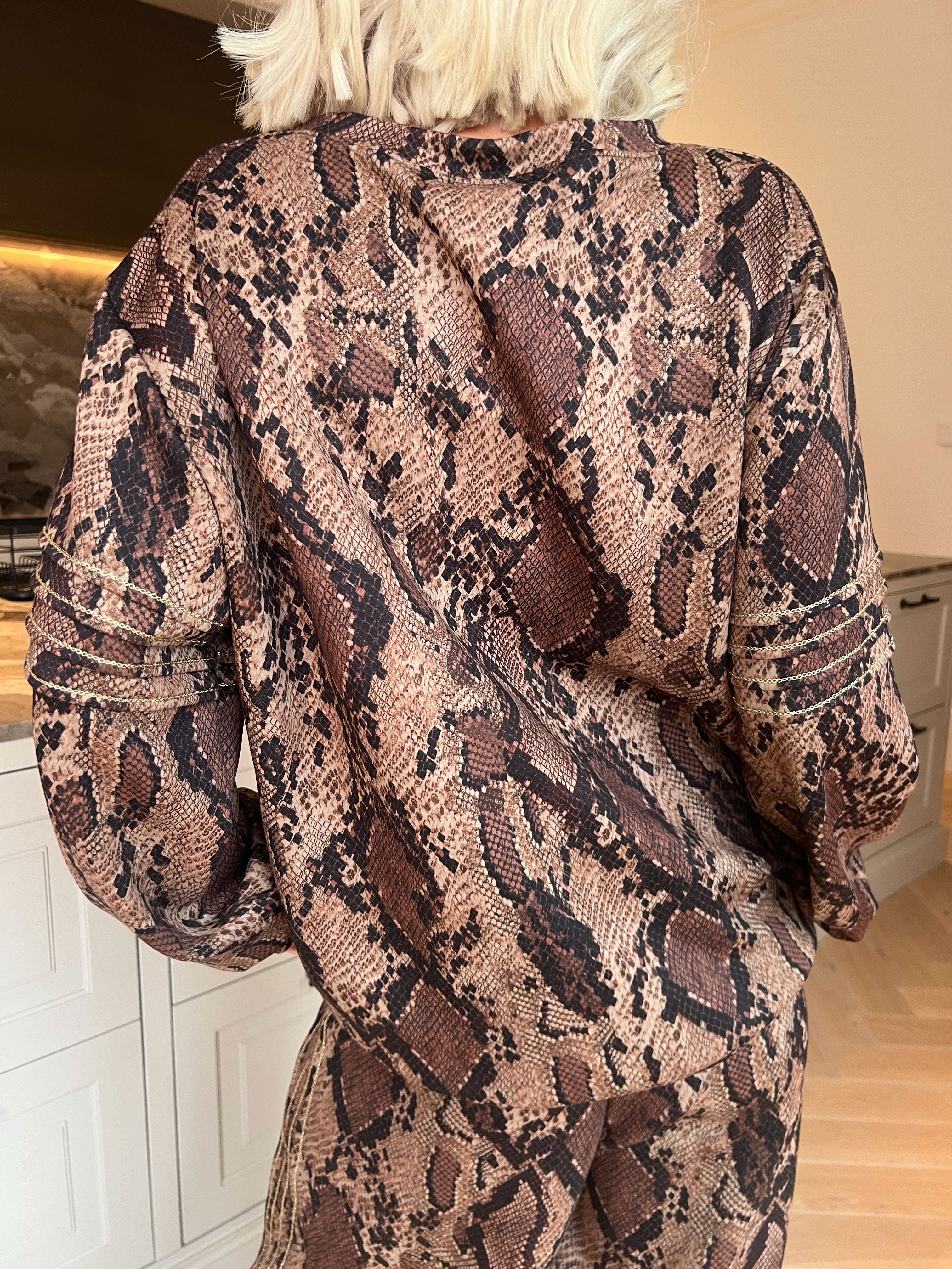 Dream Print - Joggingsæt i viskose med forskelligt print og elegante gulddetaljer