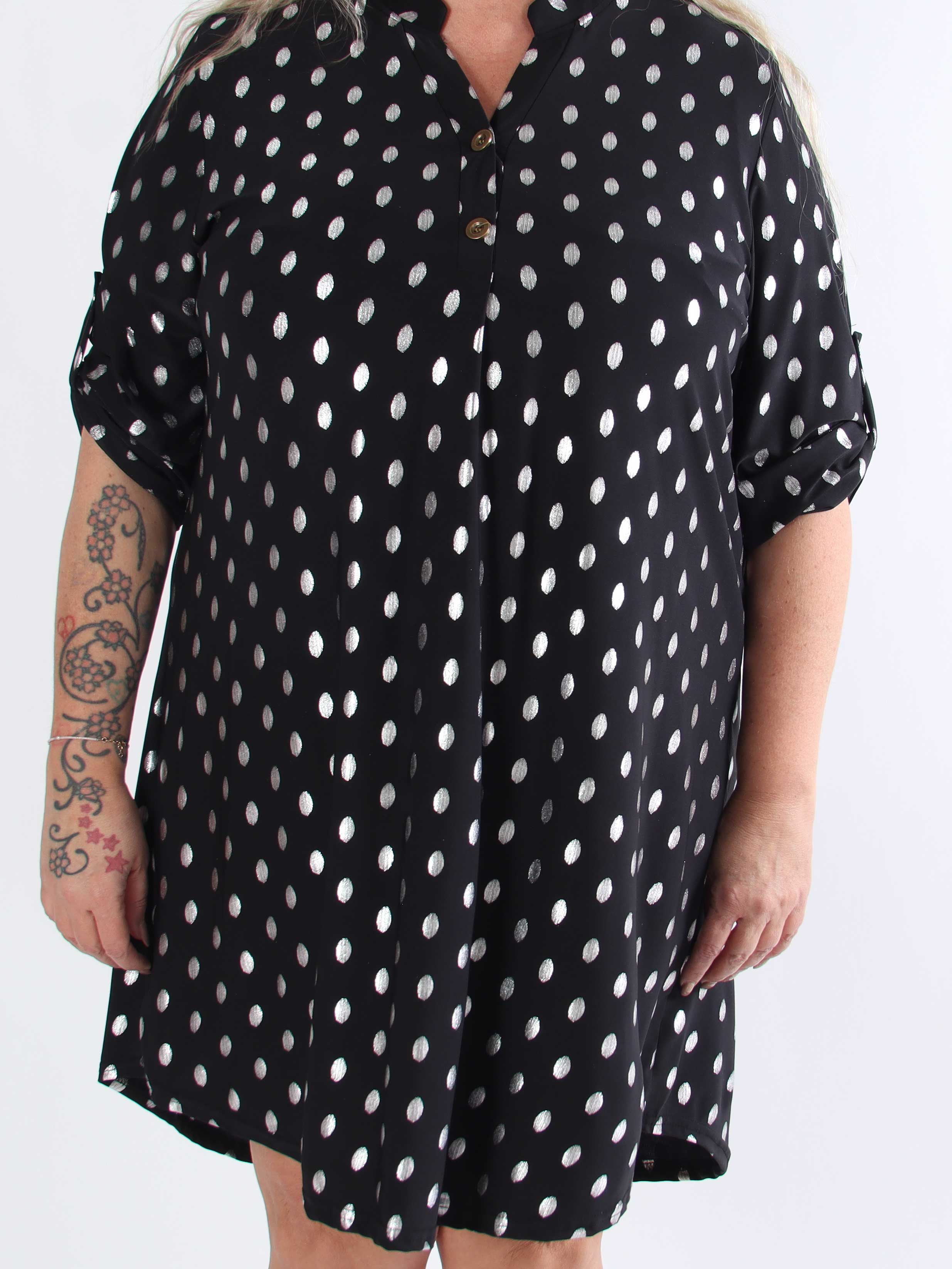 Ebba Silver Long - Elastisk plus size kjole med sølv prikker