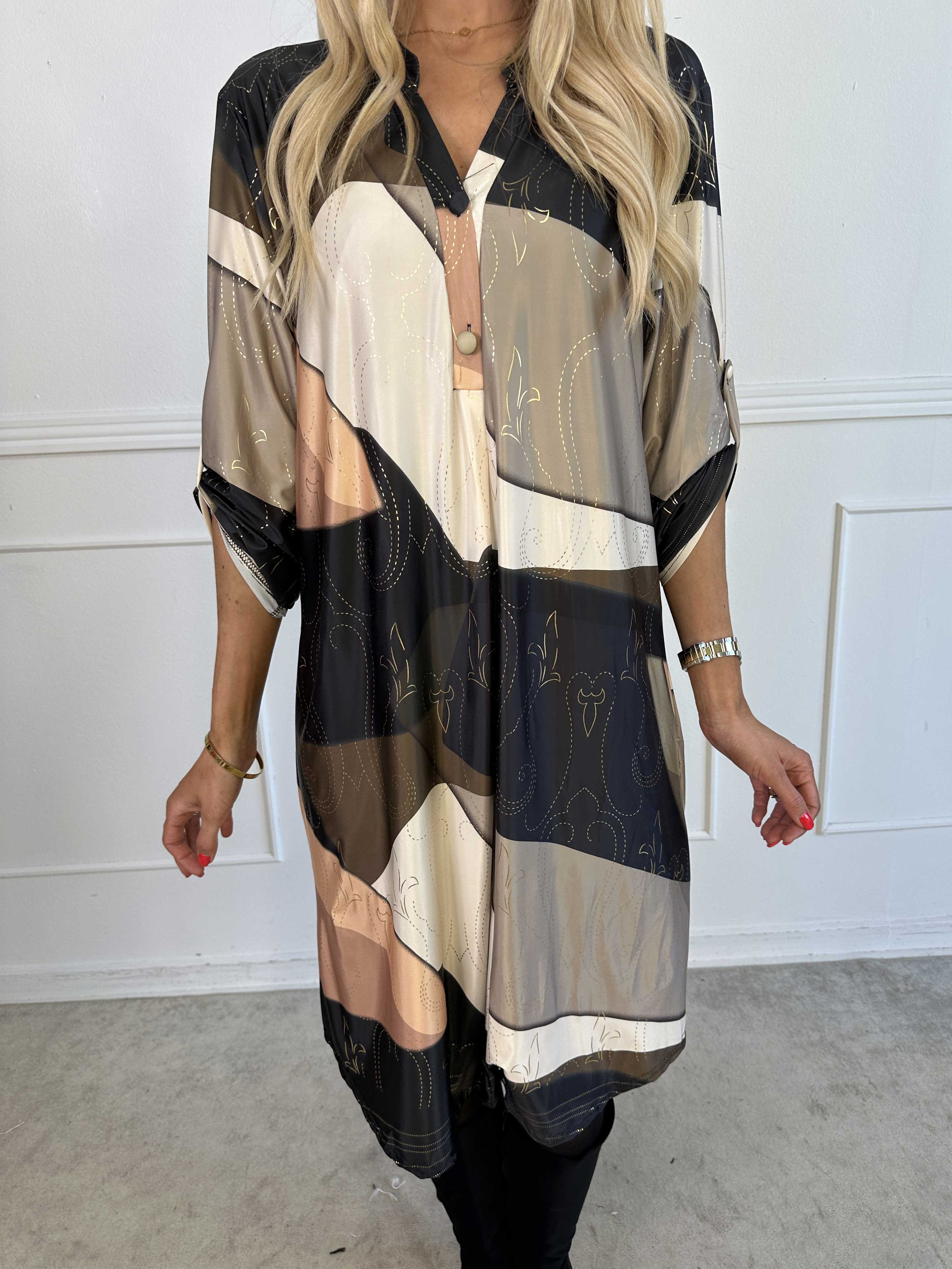 Ebba Abstract Long - Flerfarvet elastisk kjole med fint guld mønster