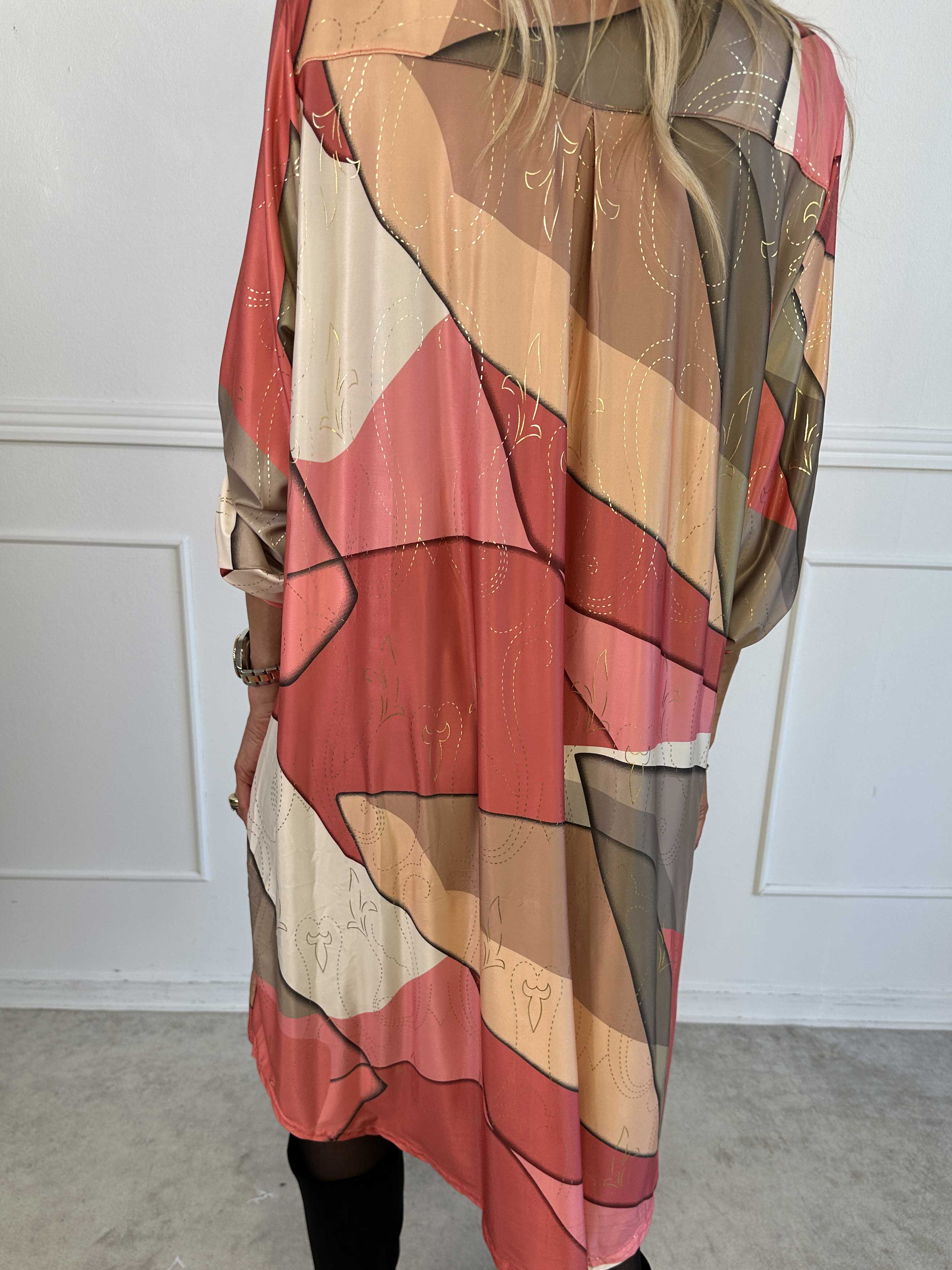 Ebba Abstract Long - Flerfarvet elastisk kjole med fint guld mønster