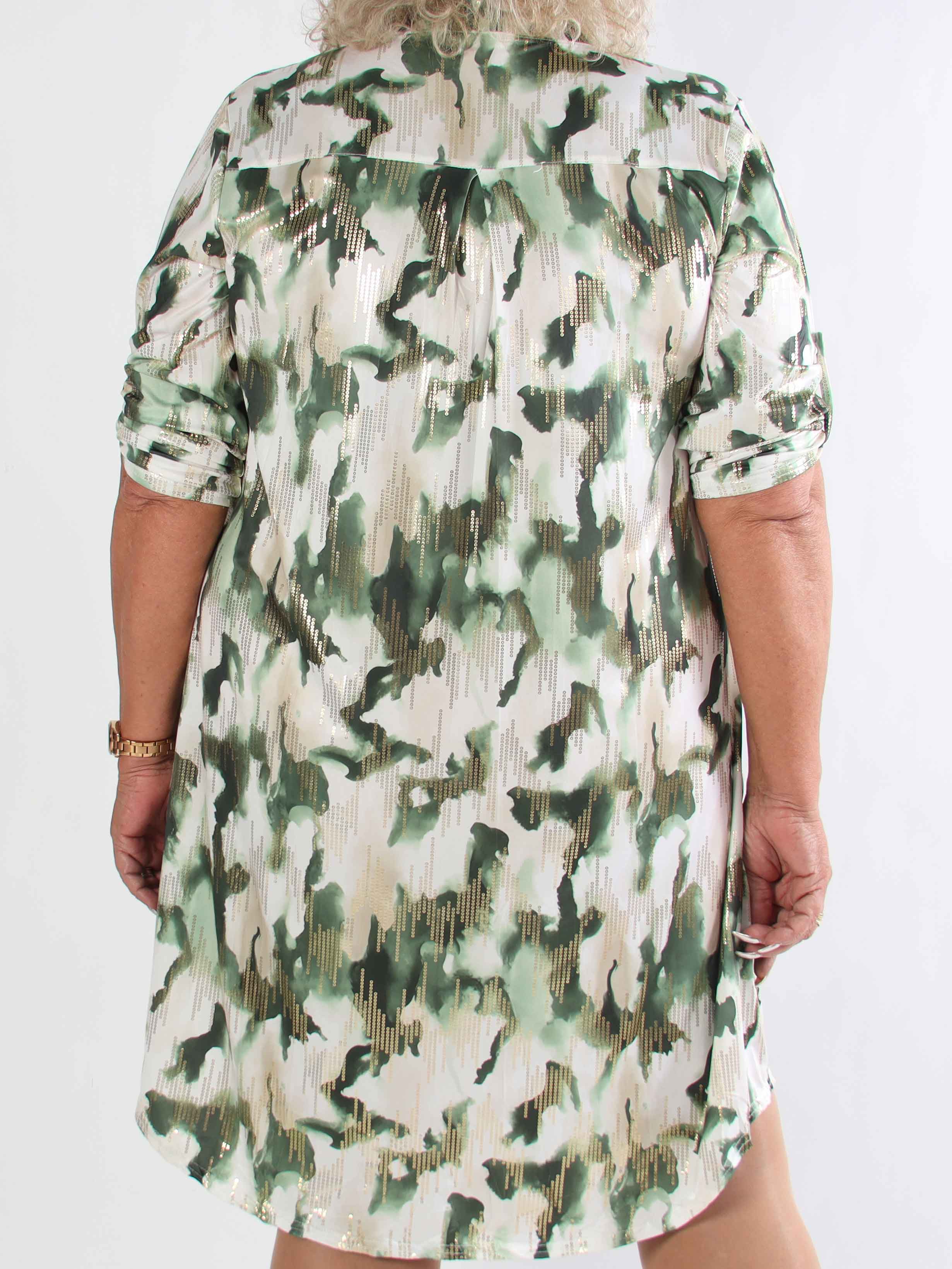 Ebba Batik Long - Elastisk flerfarvet plus size kjole med guld detaljer