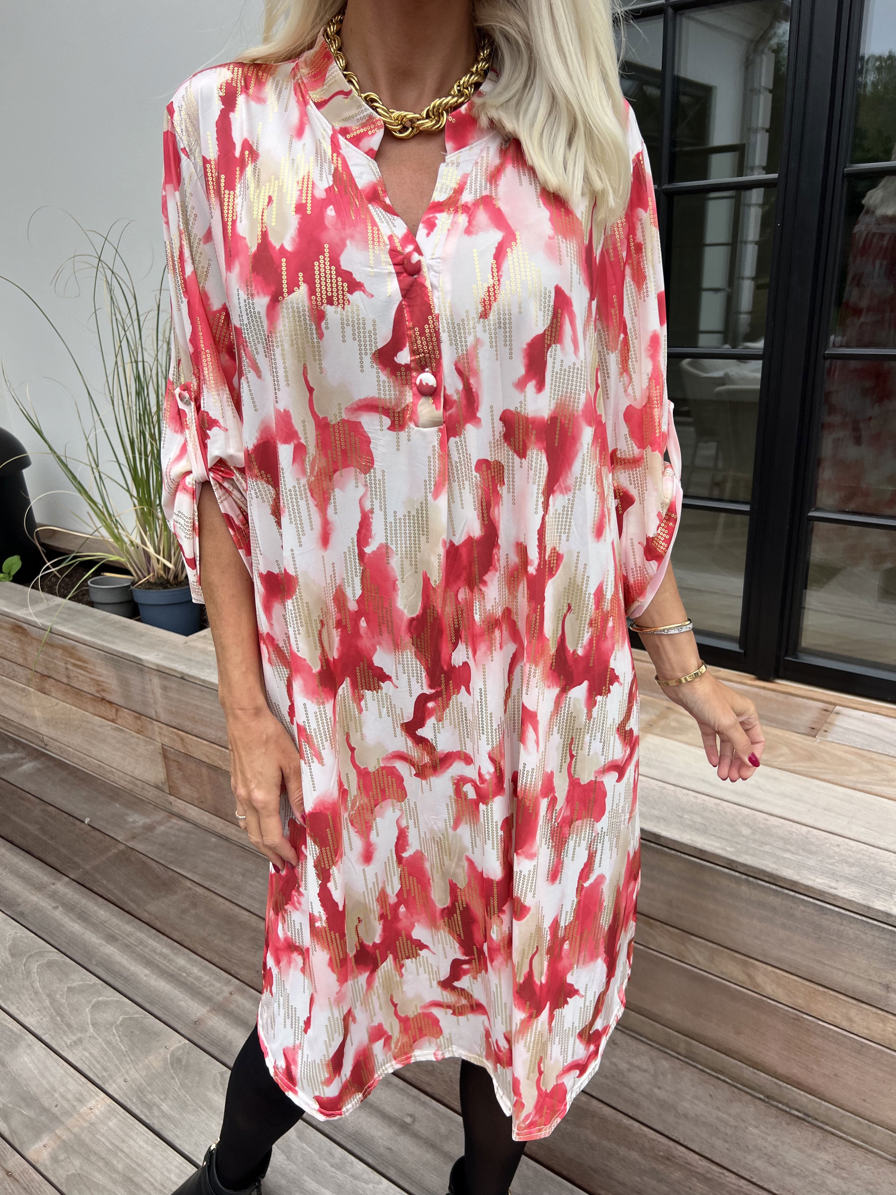 Ebba Batik Long - Elastisk flerfarvet kjole med guld detaljer