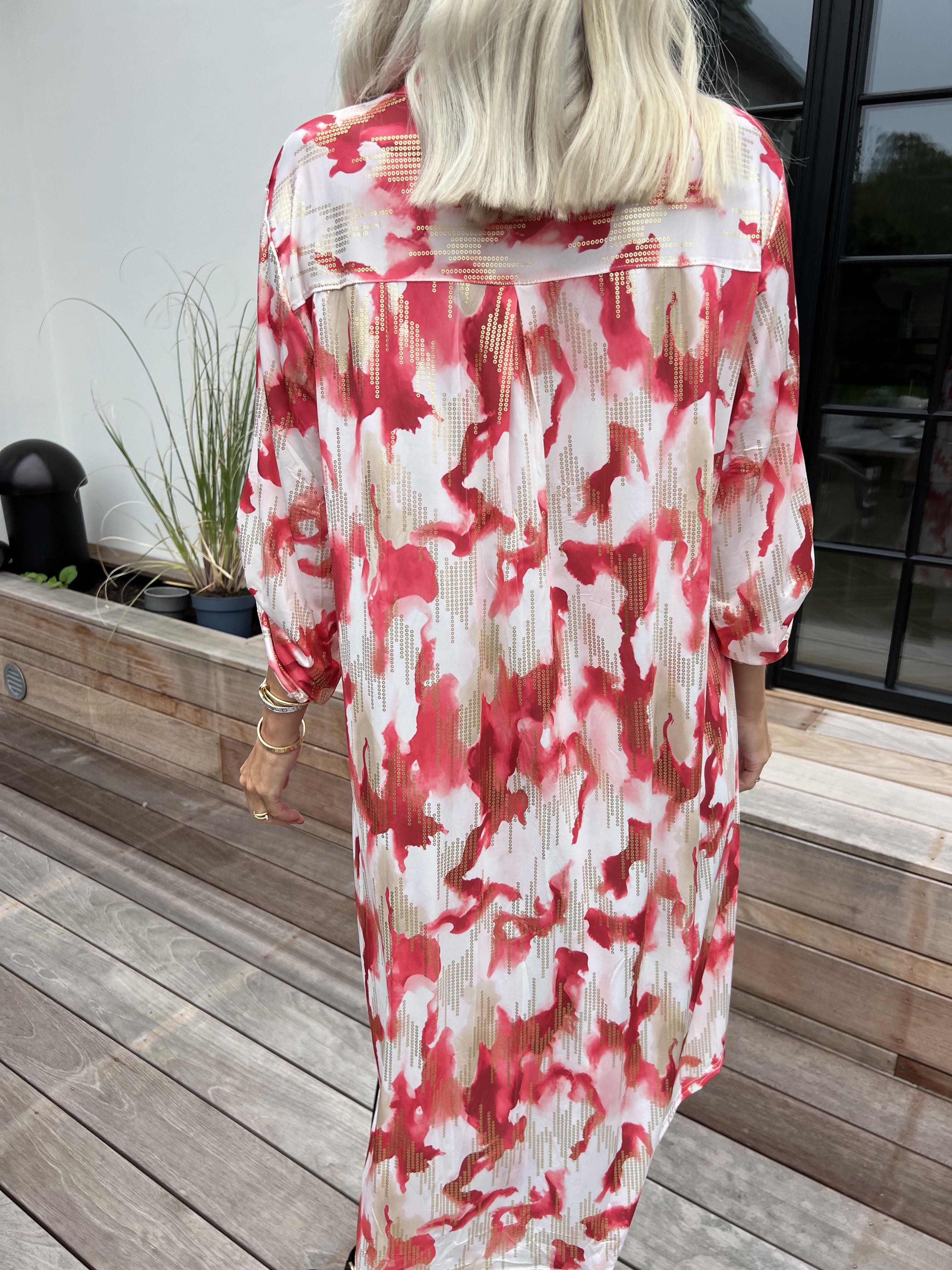 Ebba Batik Long - Elastisk flerfarvet kjole med guld detaljer