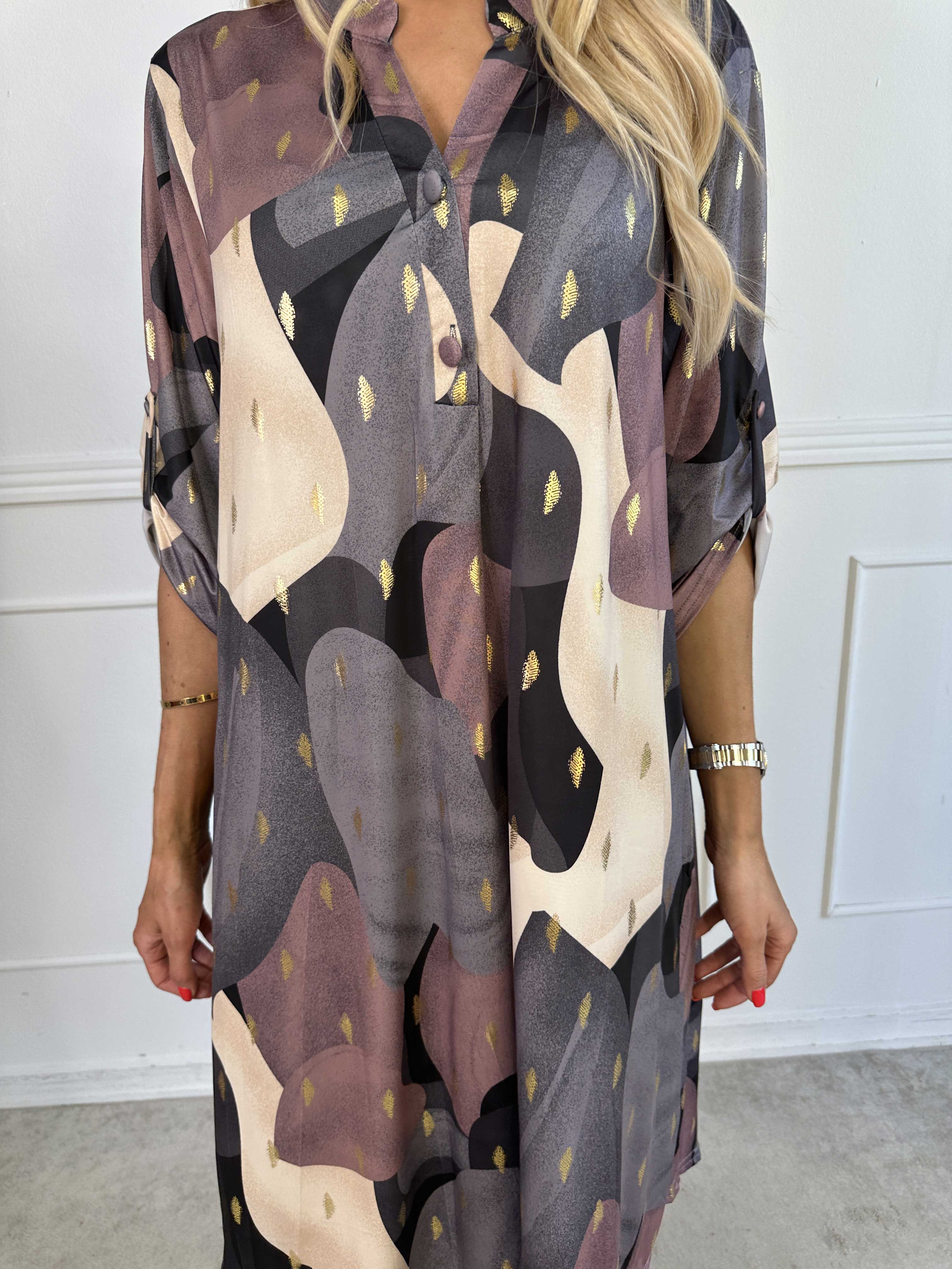 Ebba Glow Gold - Flerfarvet elastisk kjole med guld detaljer