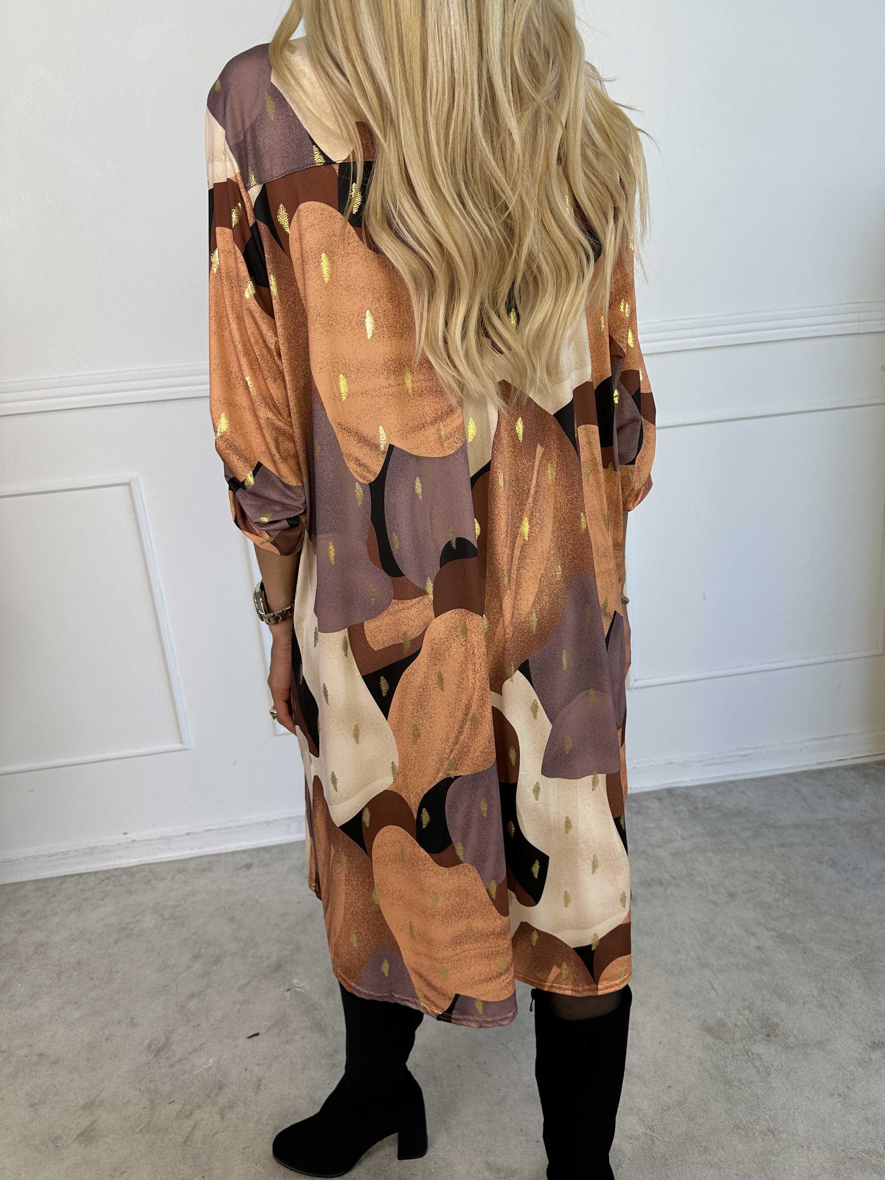 Ebba Glow Gold - Flerfarvet elastisk kjole med guld detaljer