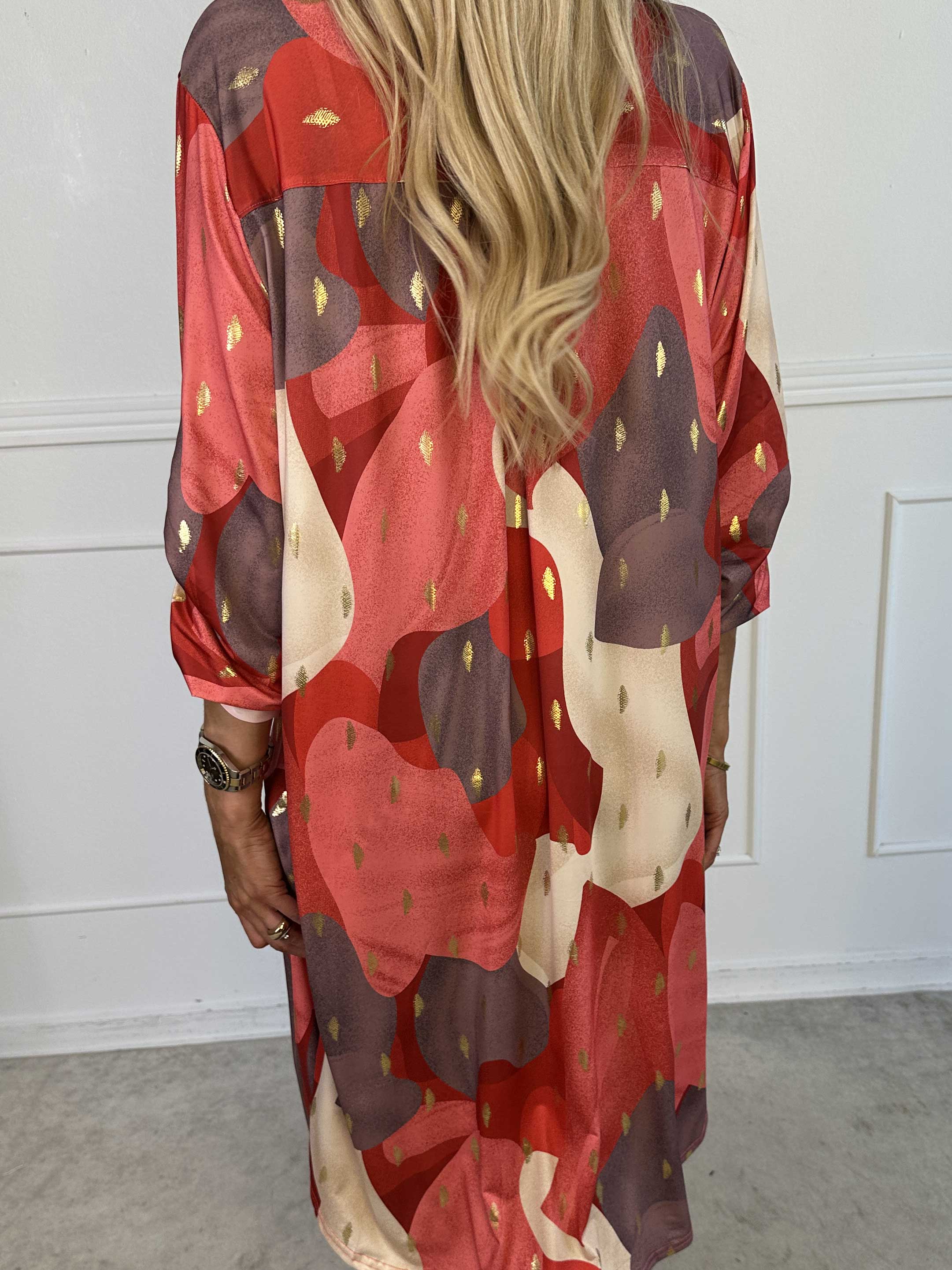 Ebba Glow Gold - Flerfarvet elastisk kjole med guld detaljer