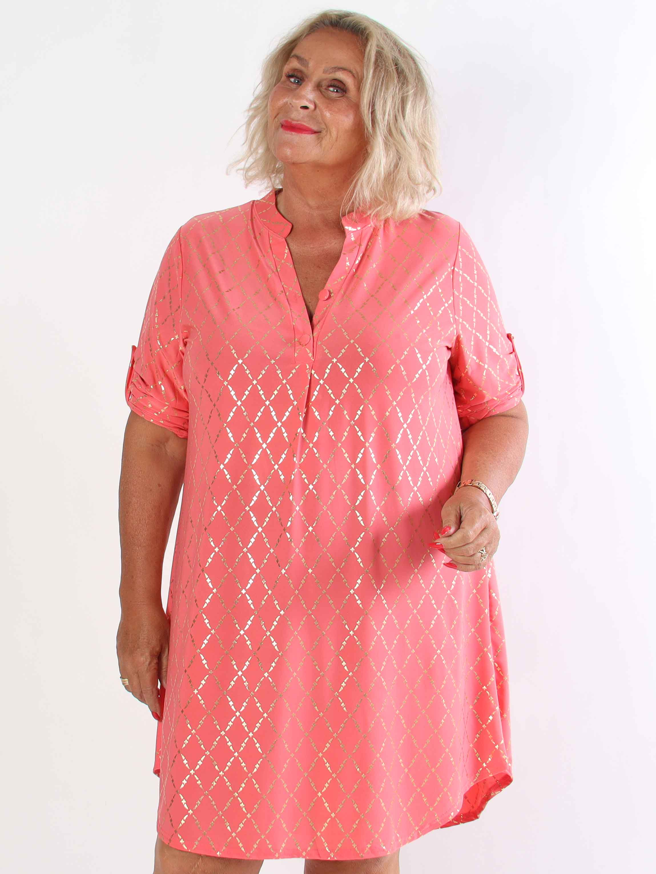 Ebba Gold Check Long - Elastisk plus size kjole med guld detaljer