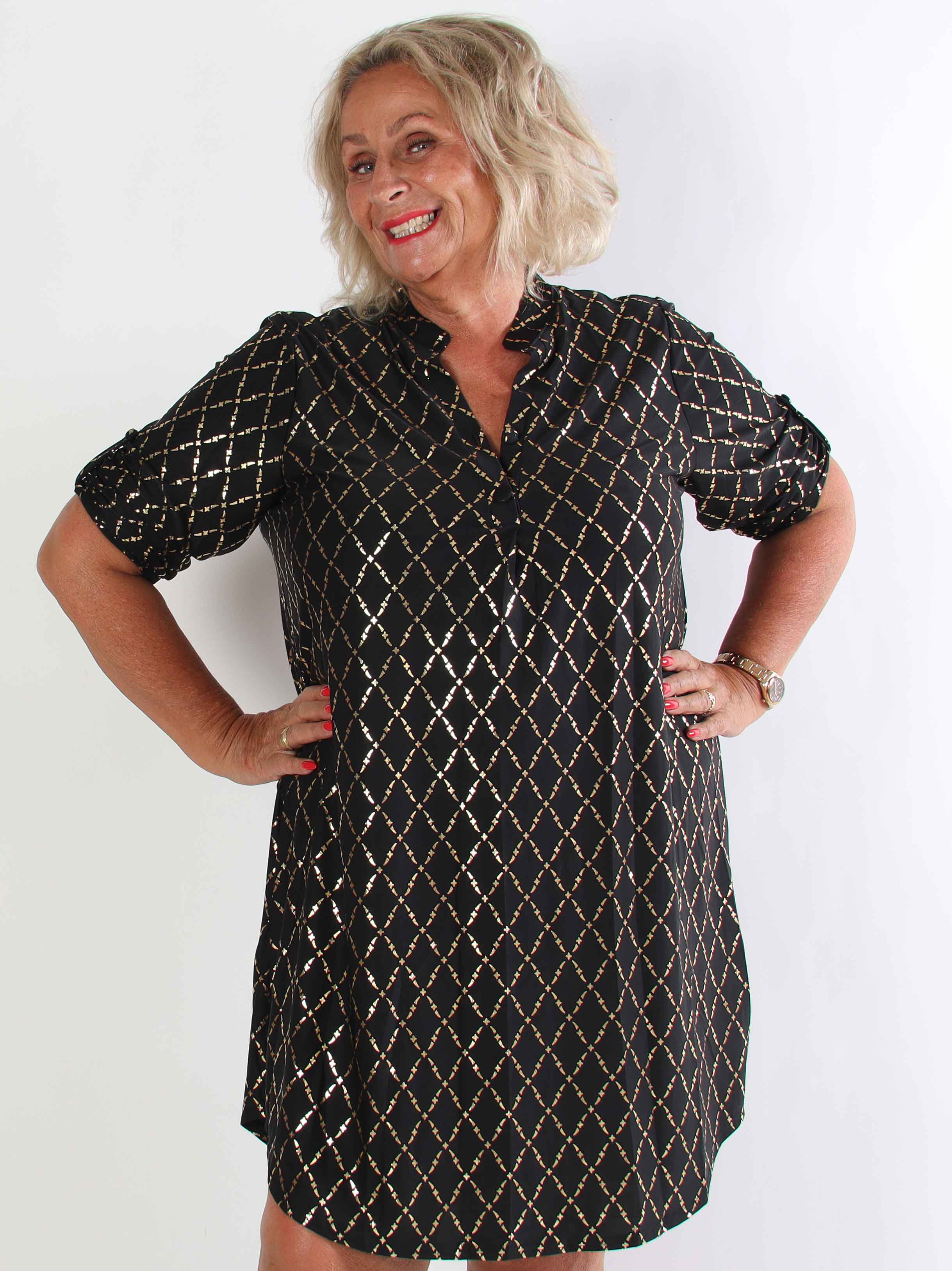 Ebba Gold Check Long - Elastisk plus size kjole med guld detaljer