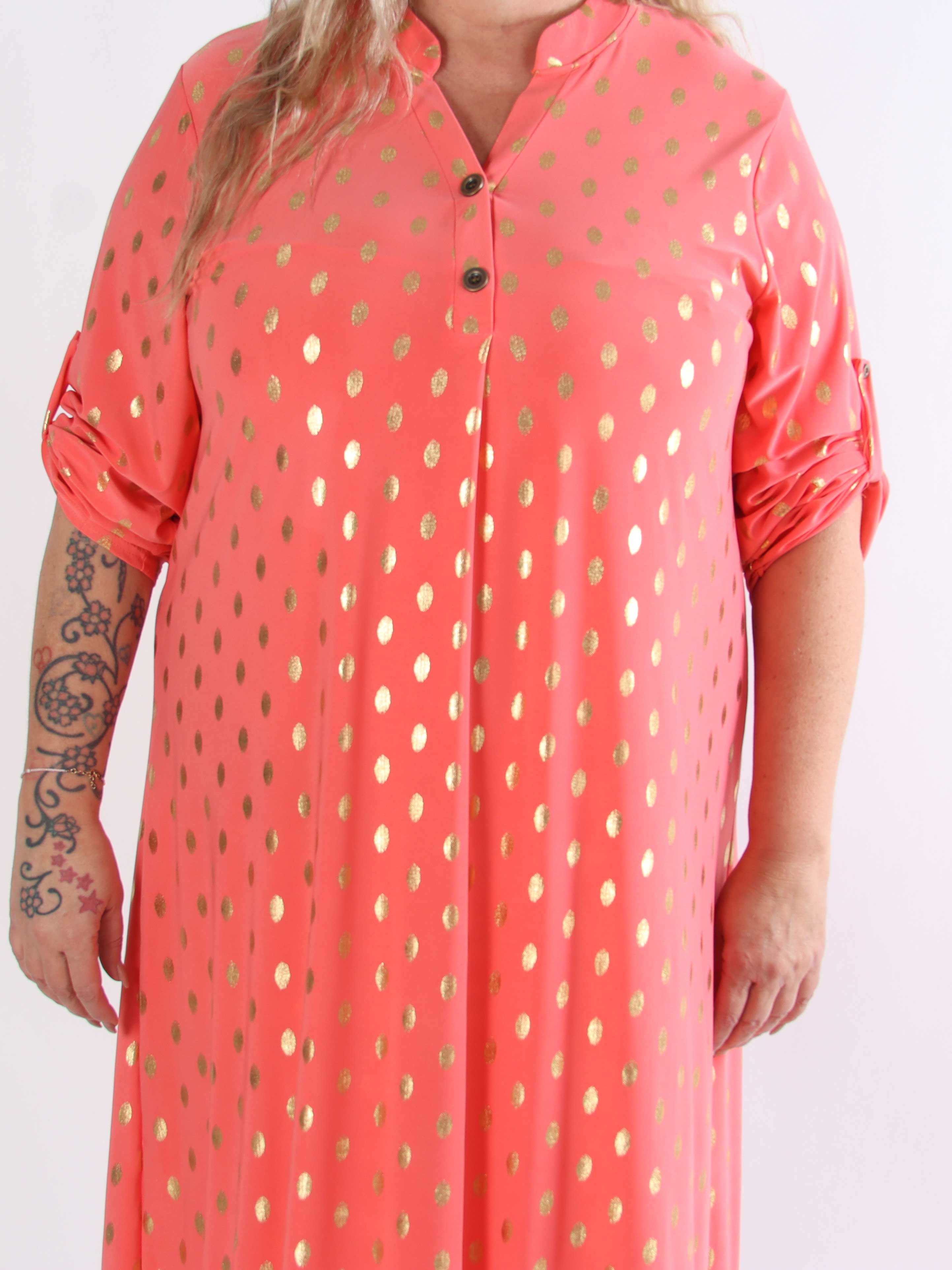 Ebba Gold Dress - Elastisk plus size lang kjole med guld prikker