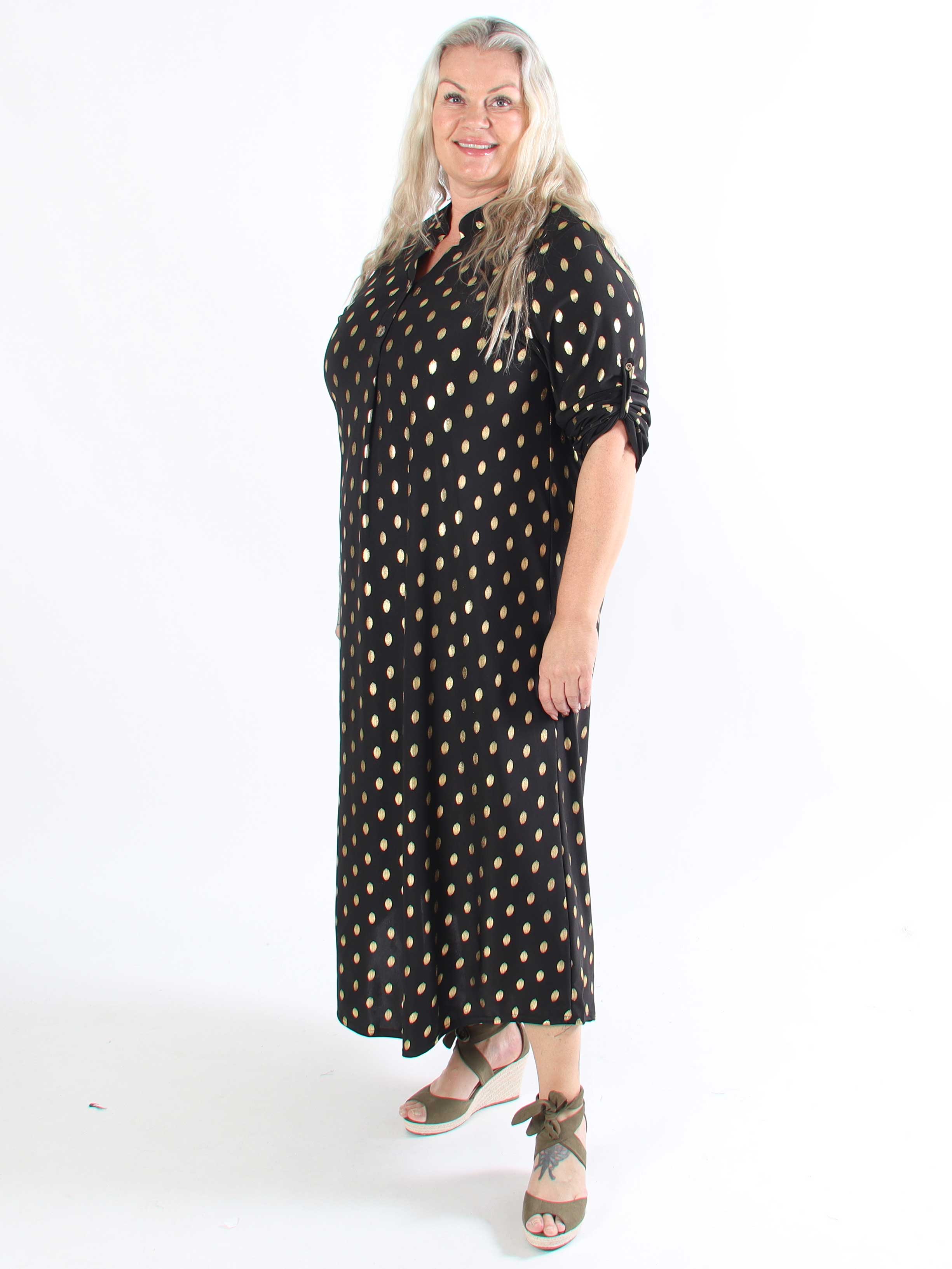 Ebba Gold Dress - Elastisk plus size lang kjole med guld prikker