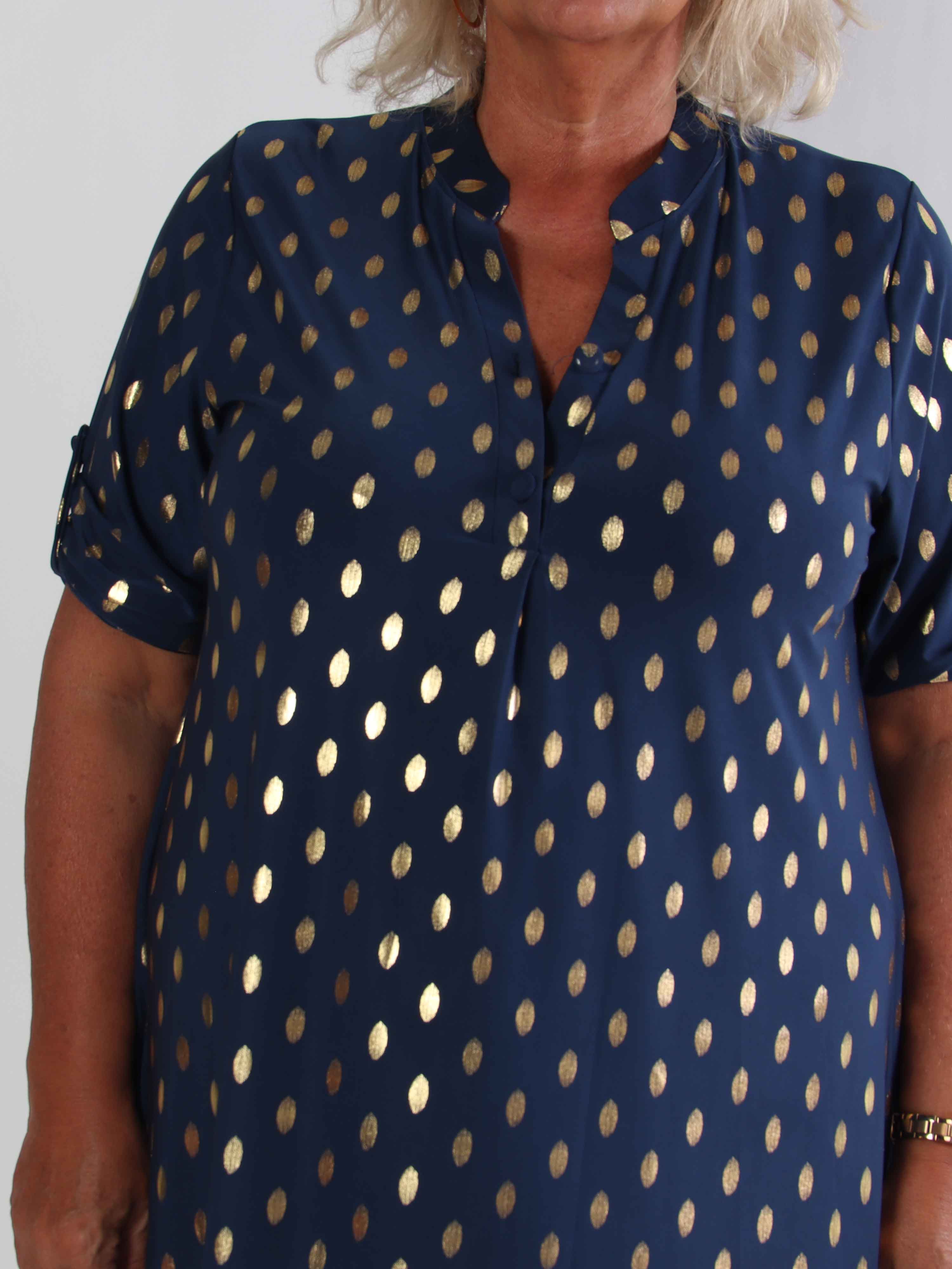 Ebba Gold Long - Elastisk plus size kjole med guld prikker