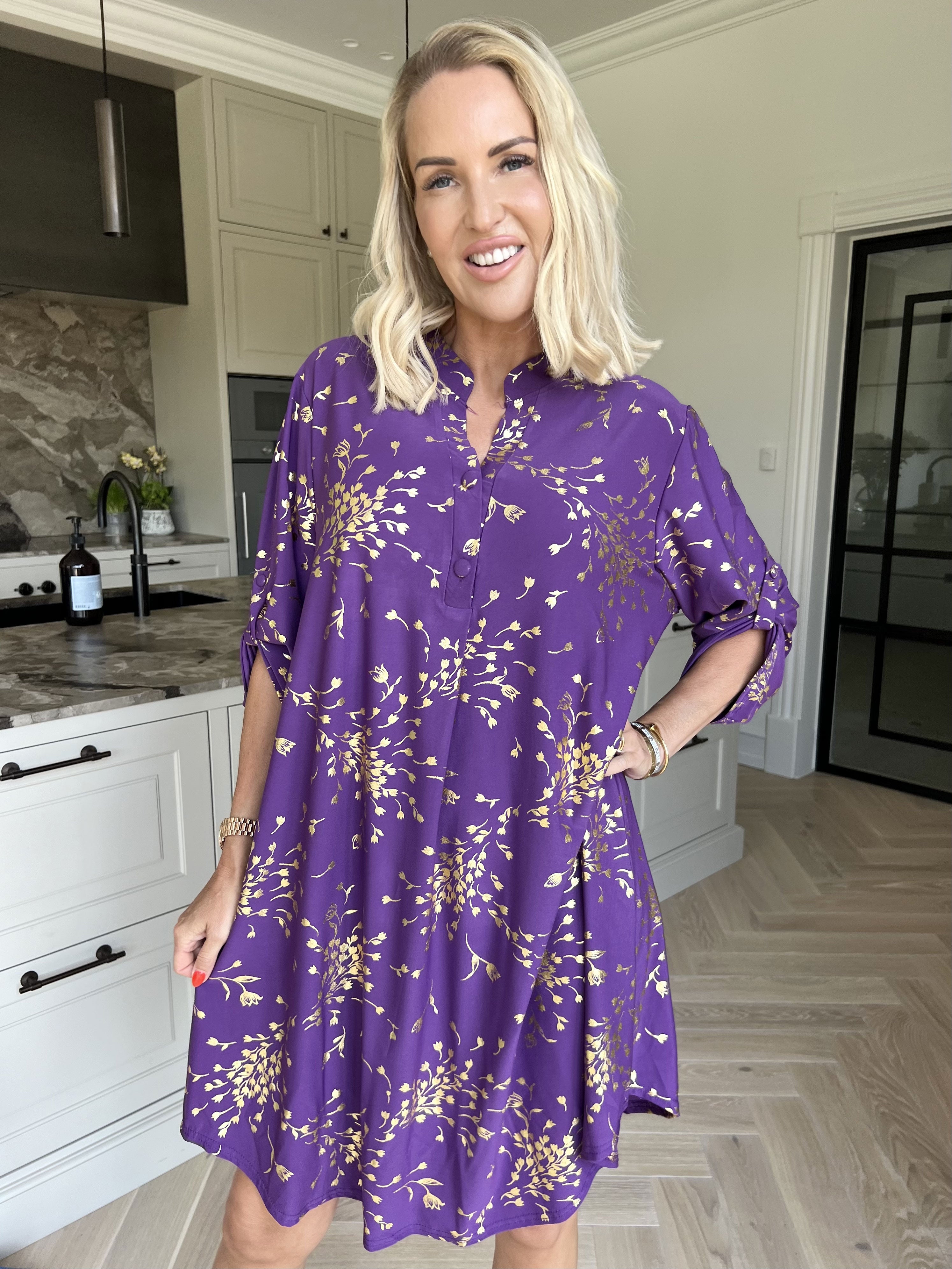 Ebba Gold Leaf Long - Elastisk ensfarvet kjole med guld blomsterprint