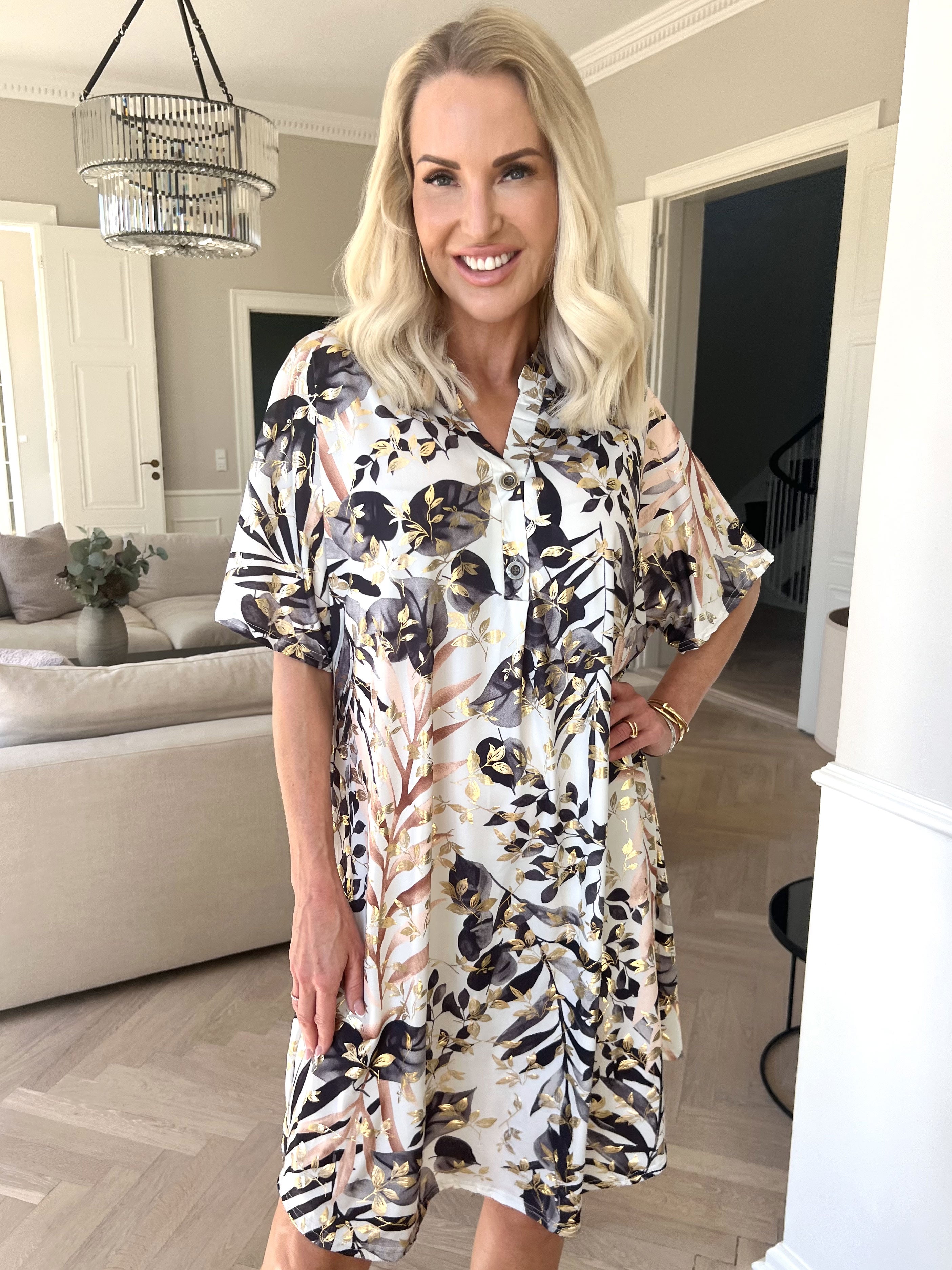 Ebba Gold Leaf Sleeveless - Skjortekjole i elastisk stof med bladprint