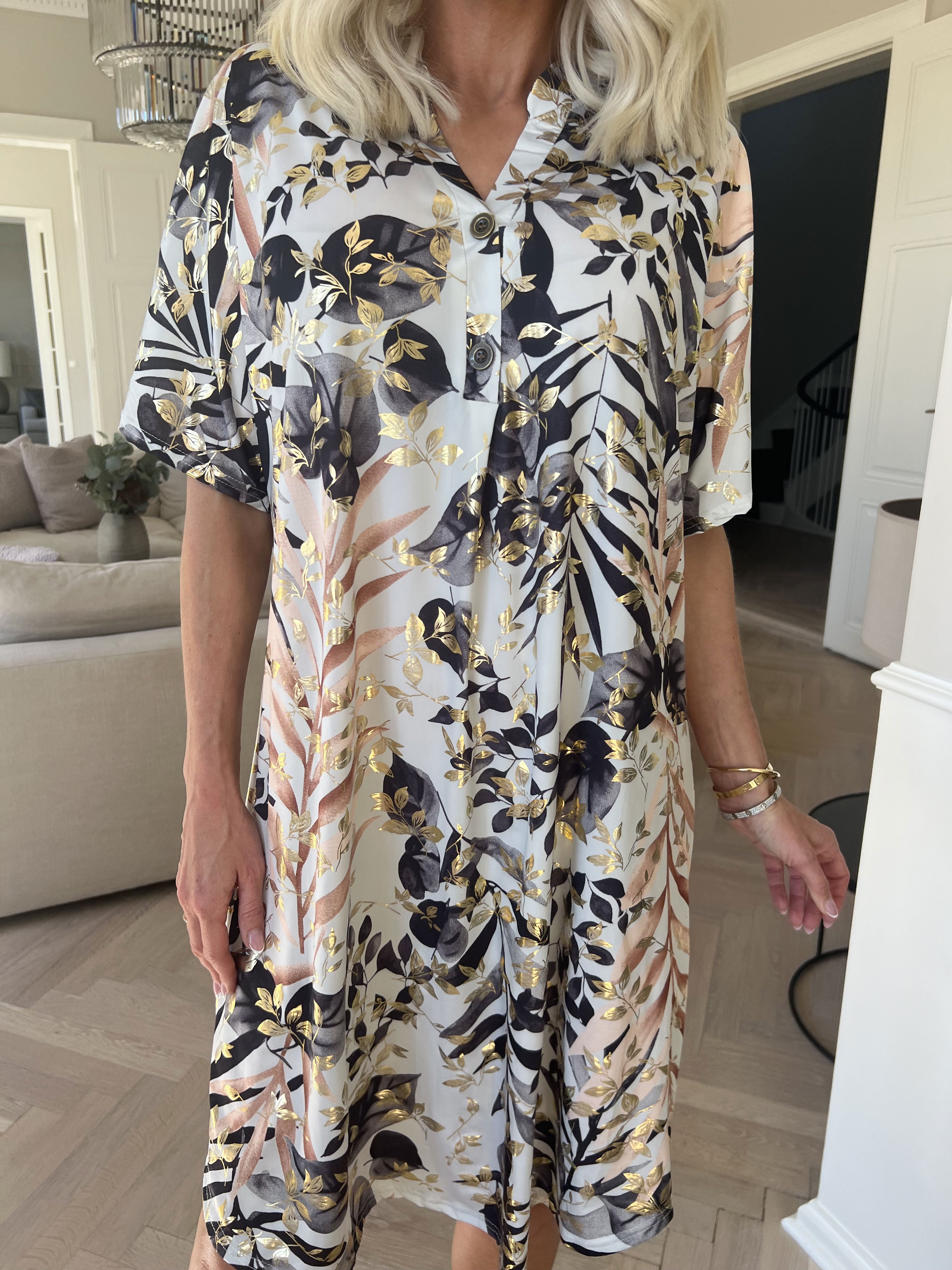 Ebba Gold Leaf Sleeveless - Skjortekjole i elastisk stof med bladprint