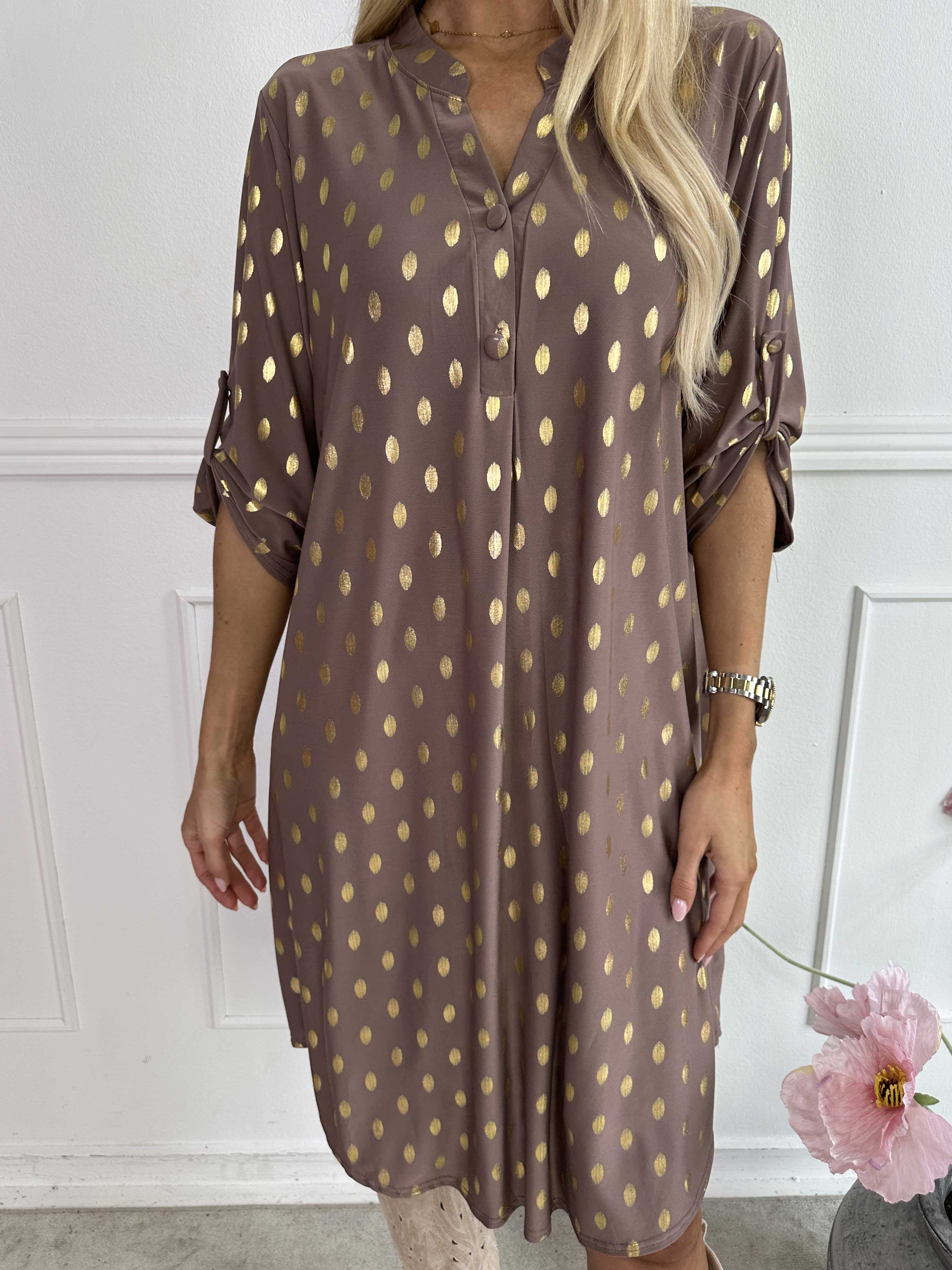 Ebba Gold Long - Elastisk kjole med guld prikker