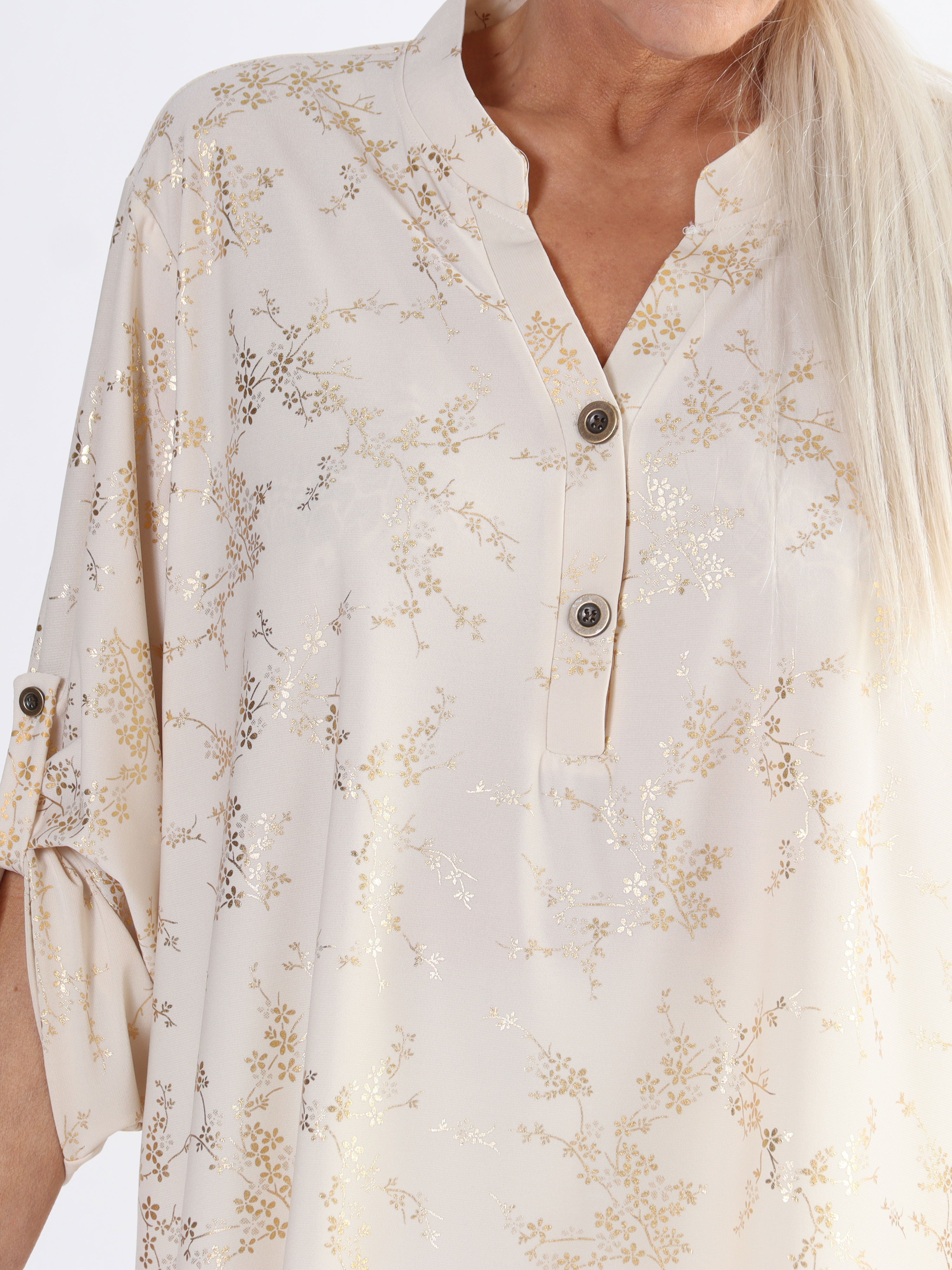 Ebba Gold - Sød plus size bluse i elastisk stof med gulddetaljer
