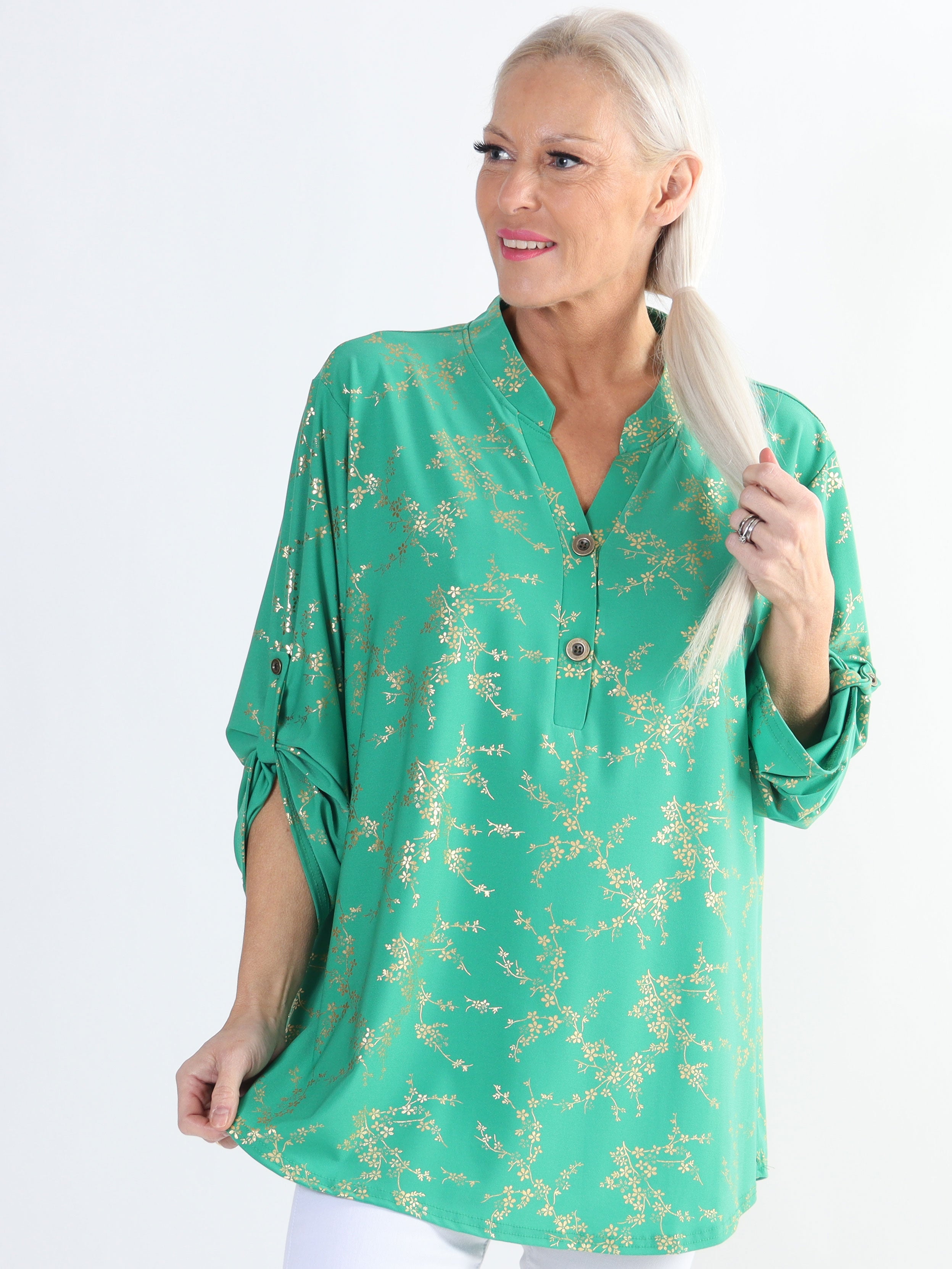 Ebba Gold - Sød plus size bluse i elastisk stof med gulddetaljer