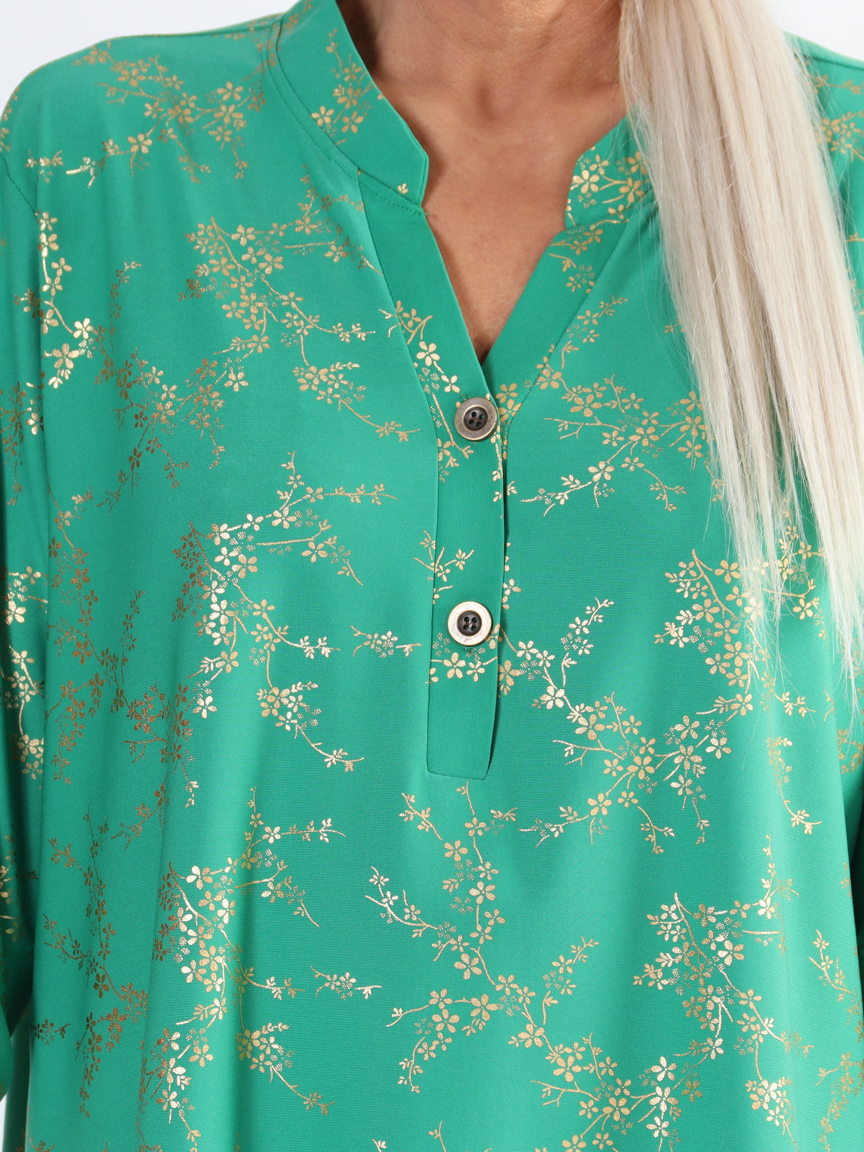 Ebba Gold - Sød plus size bluse i elastisk stof med gulddetaljer