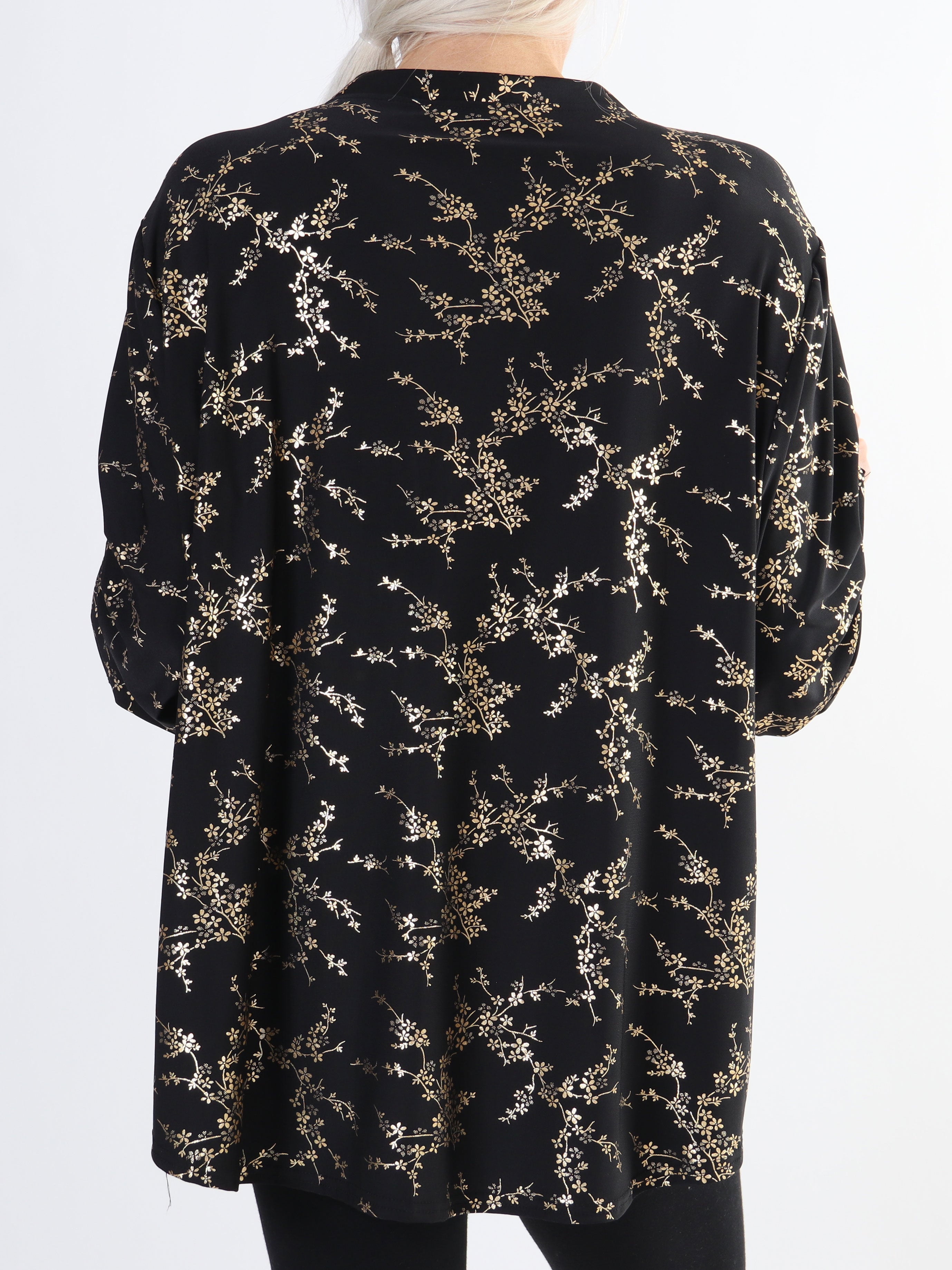 Ebba Gold - Sød plus size bluse i elastisk stof med gulddetaljer