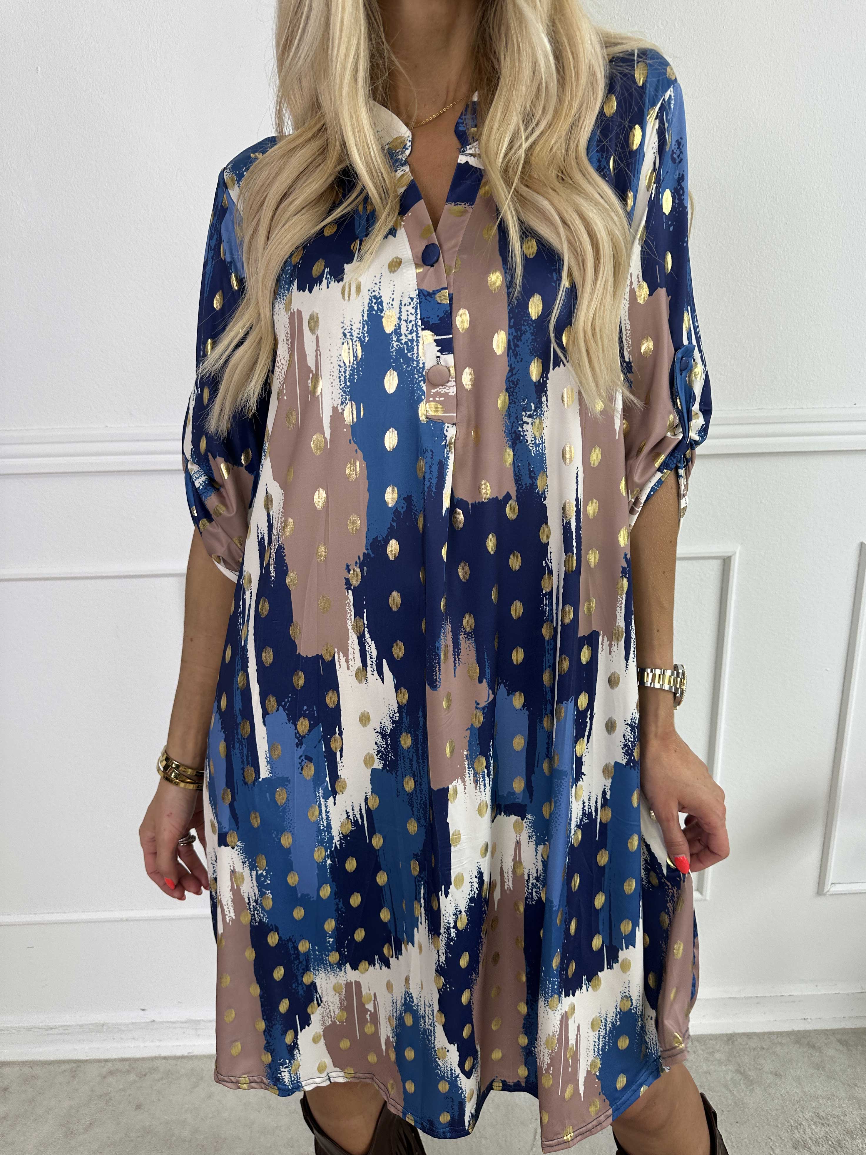 Ebba Paint Long - Elastisk flerfarvet kjole med guld dutter