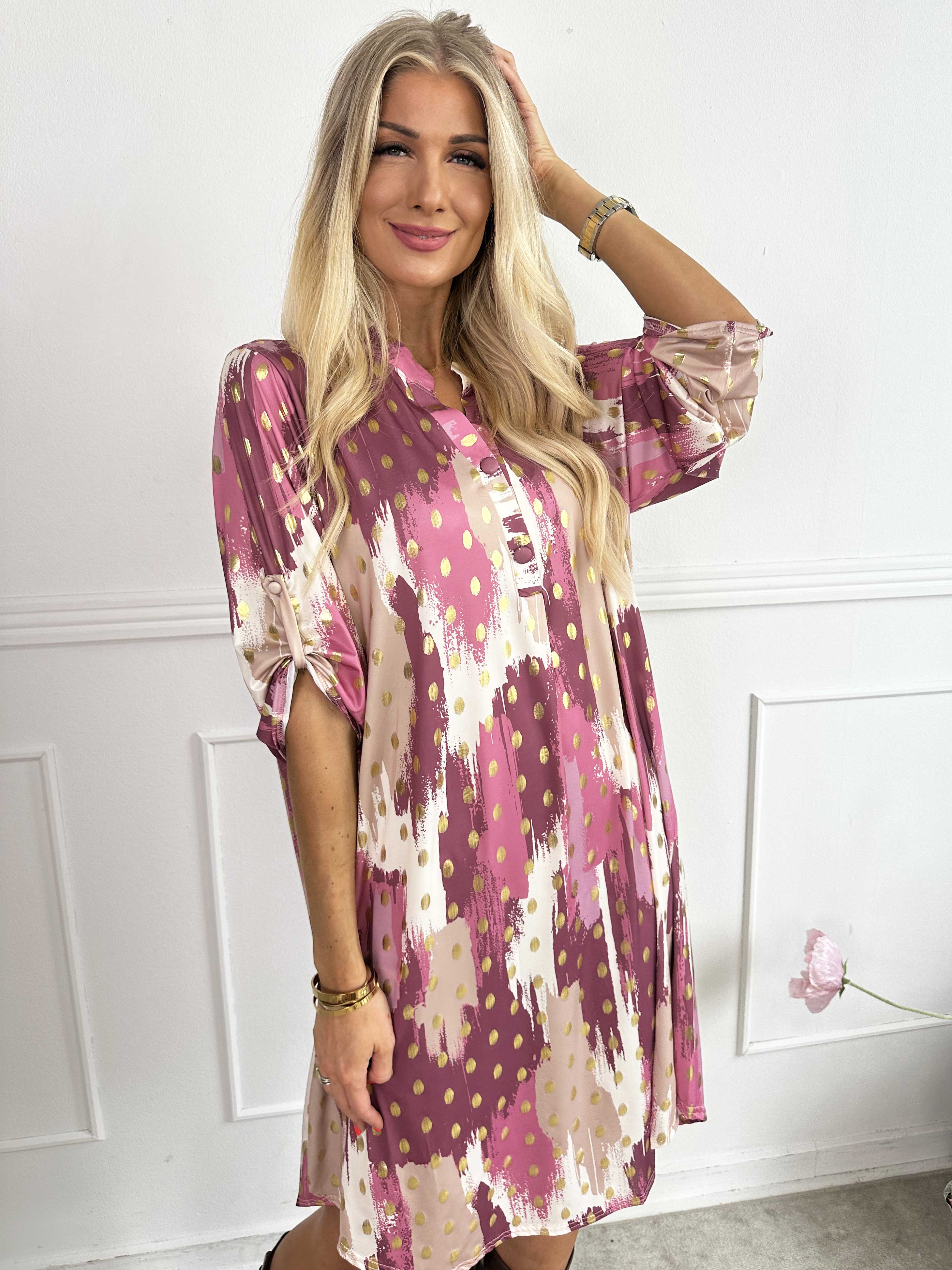 Ebba Paint Long - Elastisk flerfarvet kjole med guld dutter