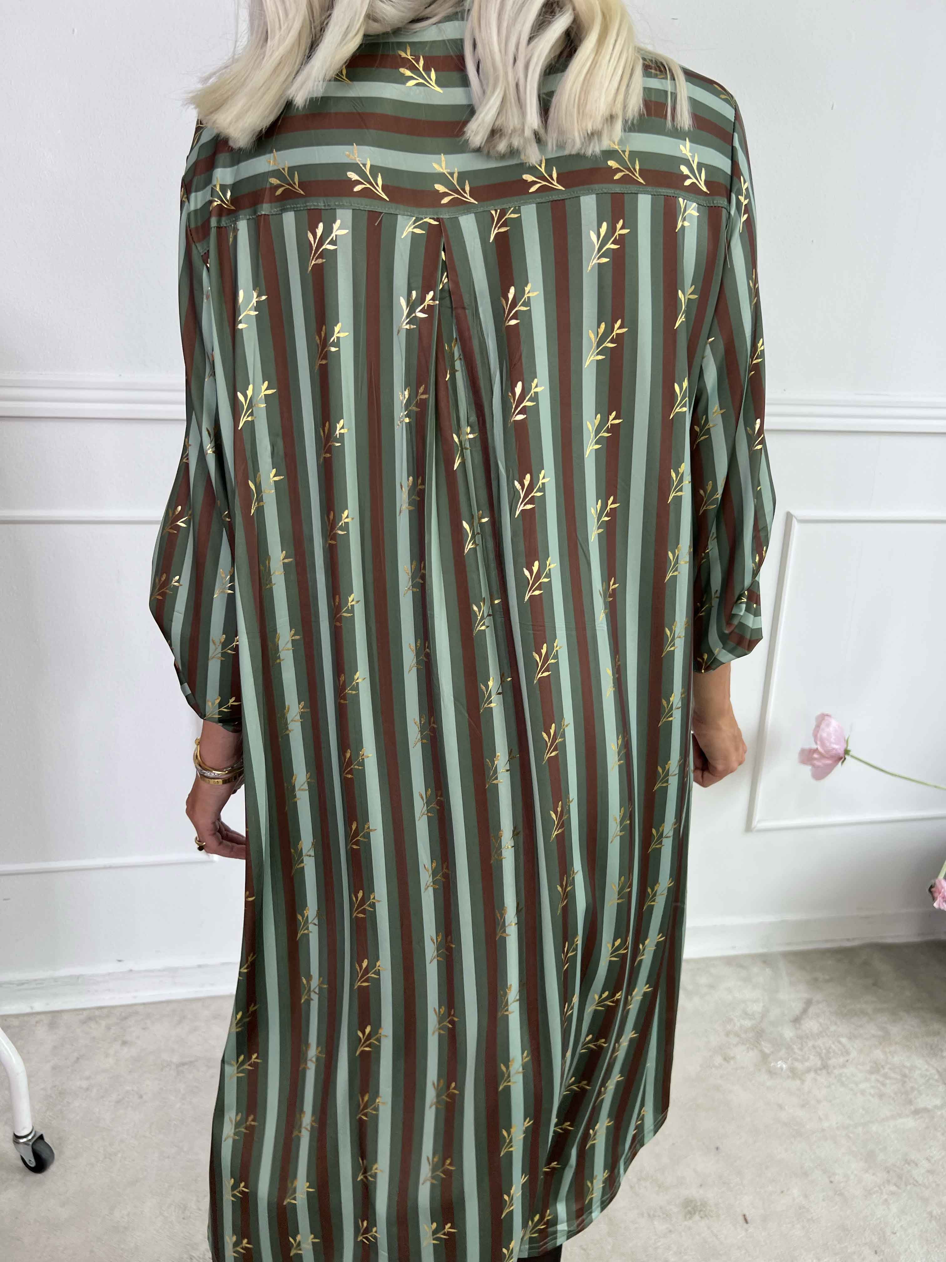 Ebba Stripe Long - Elastisk stribet kjole med guld blade