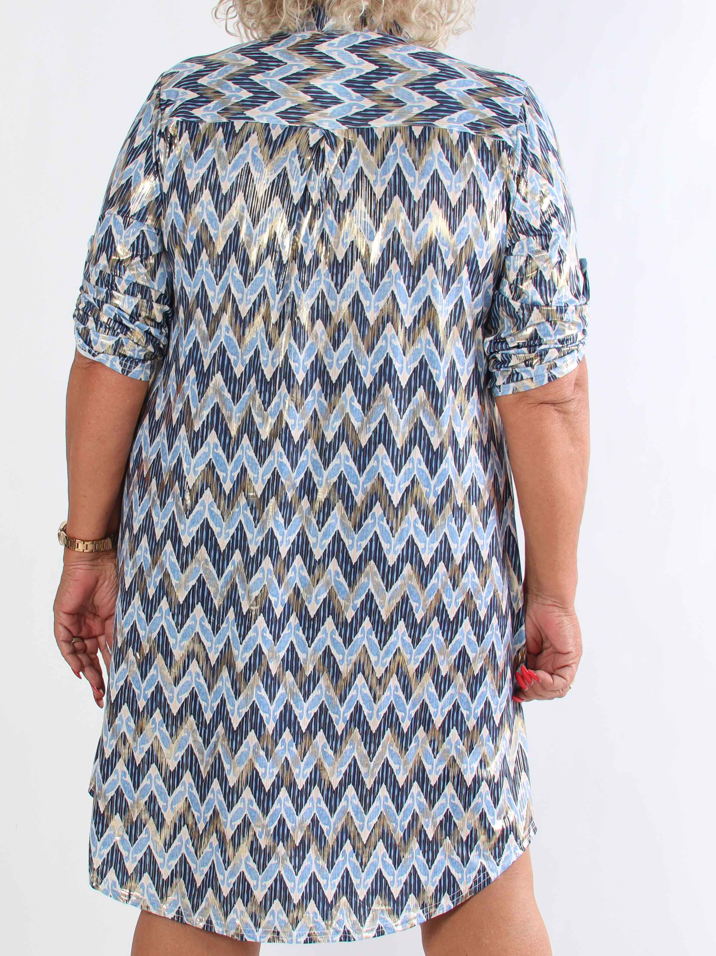 Ebba Zigzag Long - Elastisk mønstret plus size kjole med guld detaljer