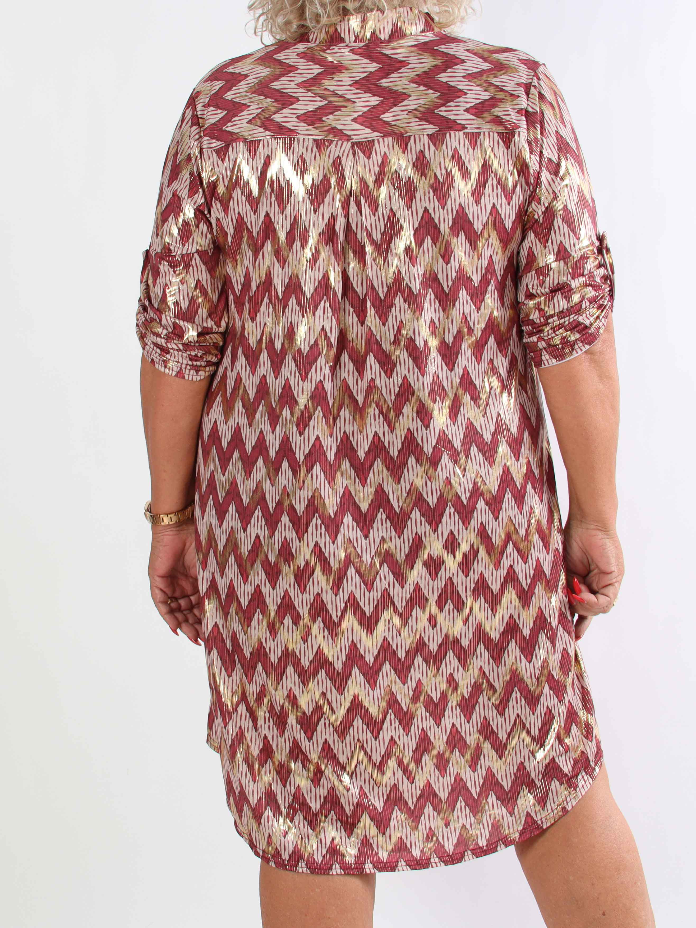 Ebba Zigzag Long - Elastisk mønstret plus size kjole med guld detaljer