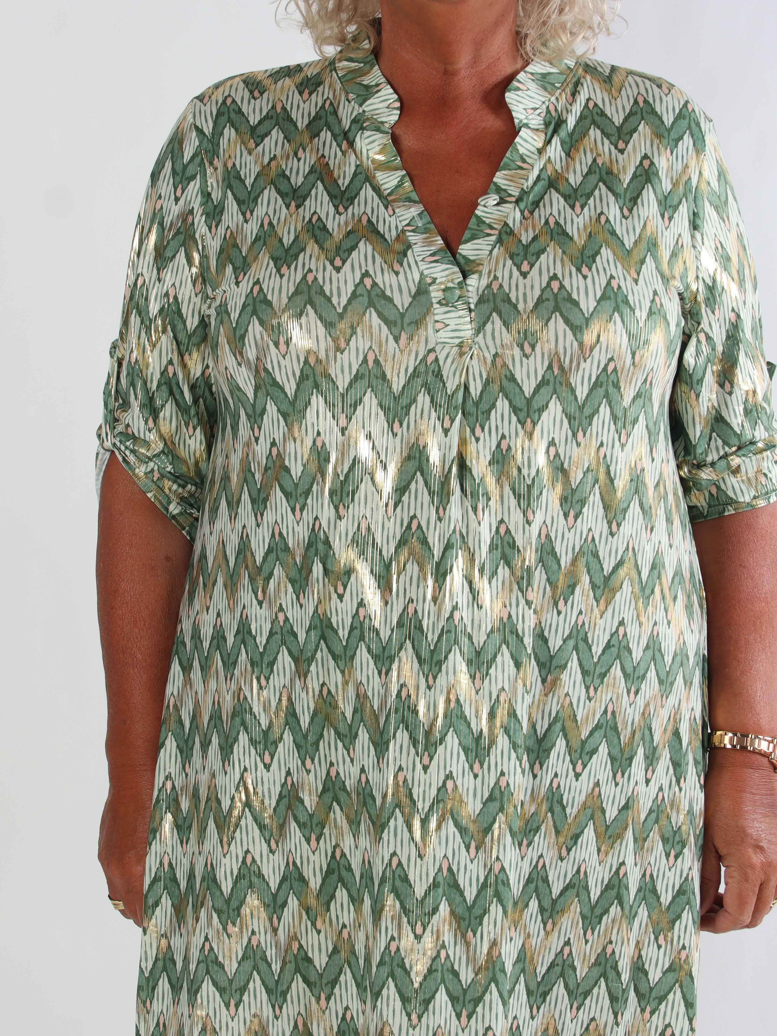 Ebba Zigzag Long - Elastisk mønstret plus size kjole med guld detaljer