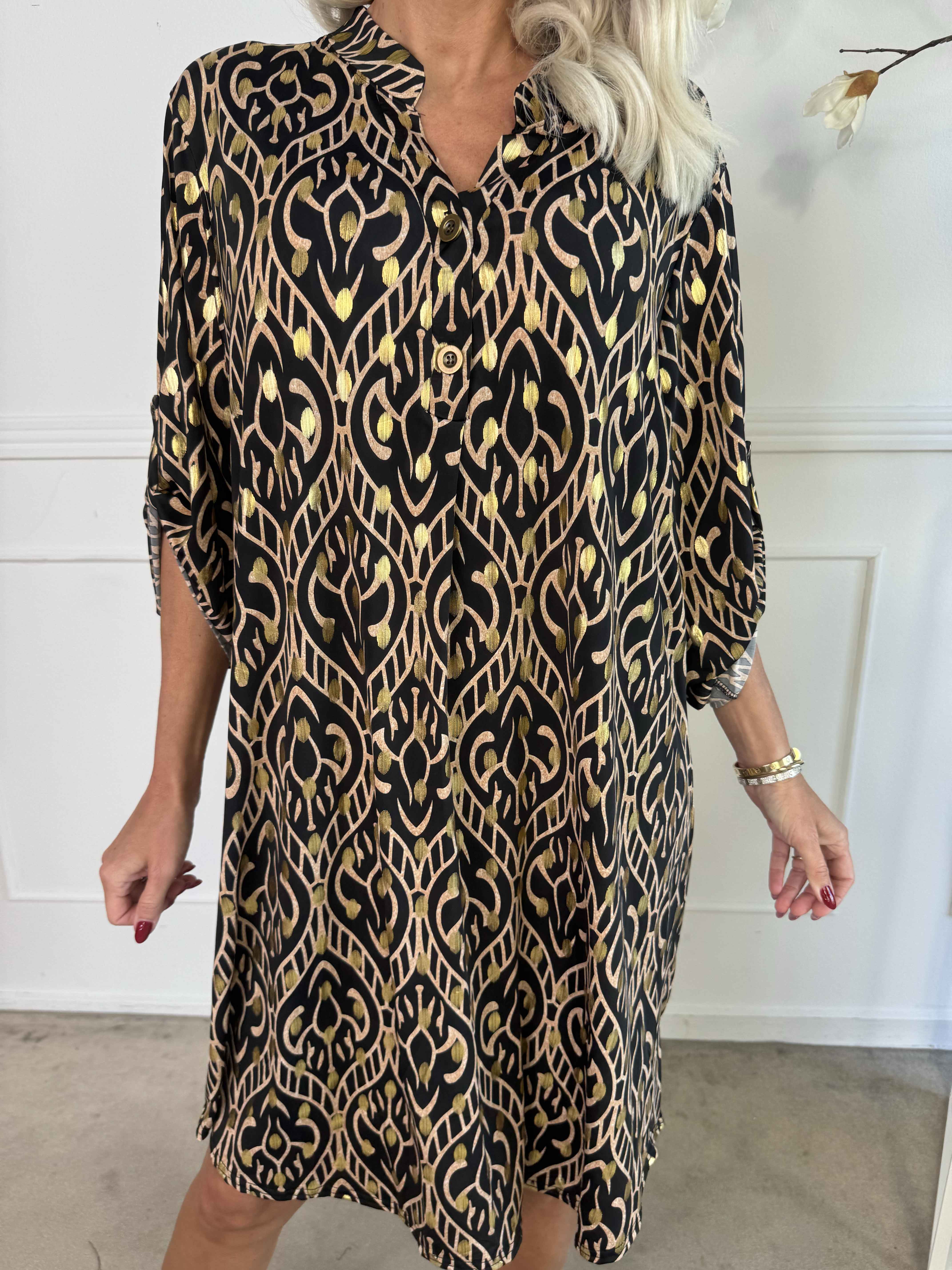 Ebba Boho Long - Elastisk mønstret kjole med guld prikker