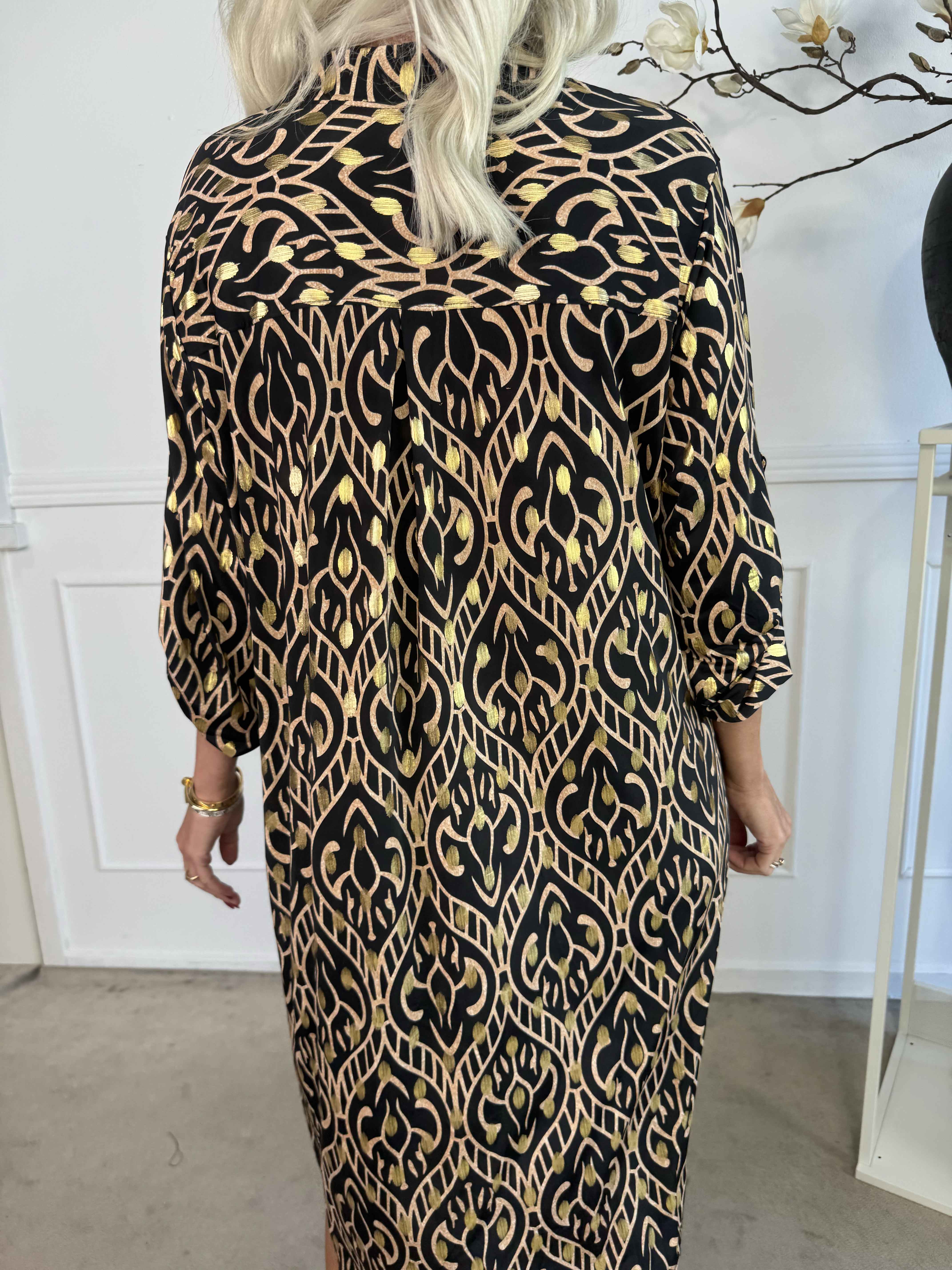 Ebba Boho Long - Elastisk mønstret kjole med guld prikker