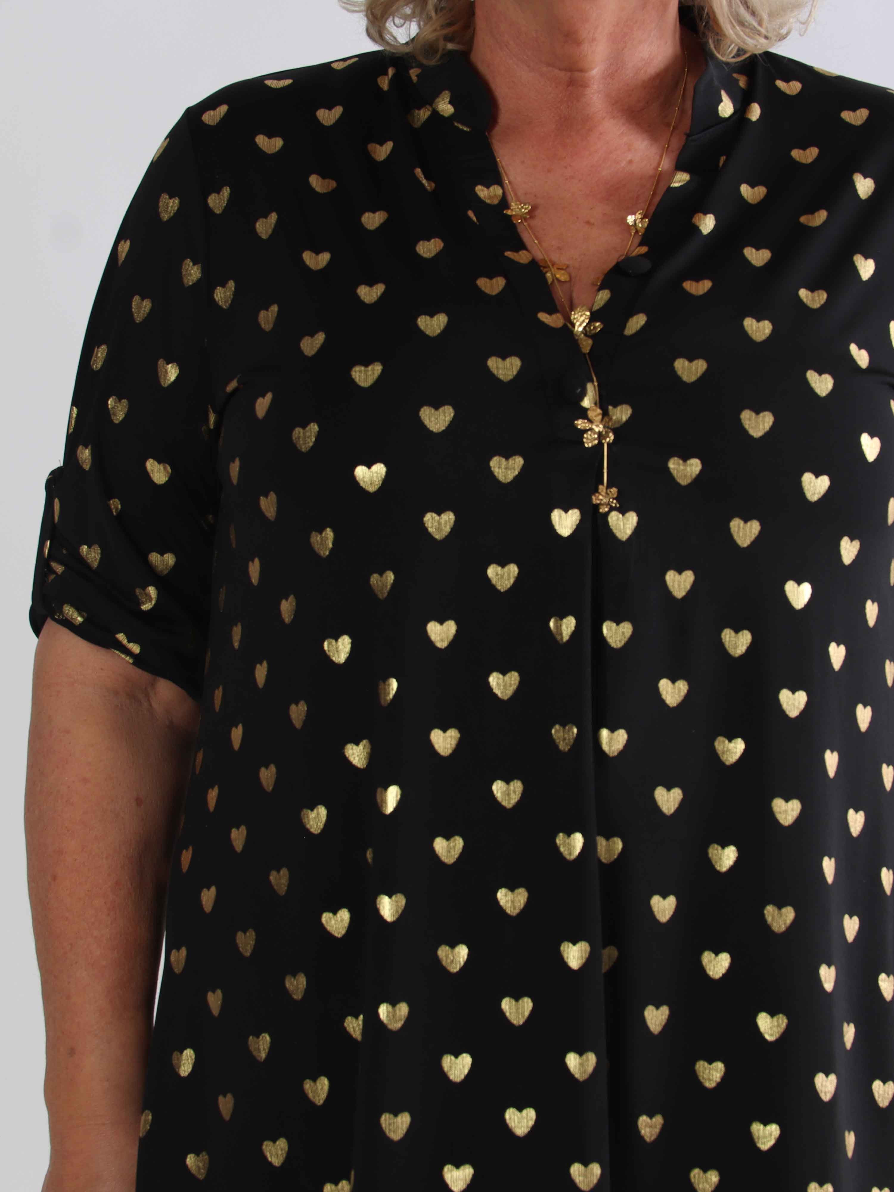 Ebba Gold Heart - Elastisk plus size kjole med guld hjerte detaljer