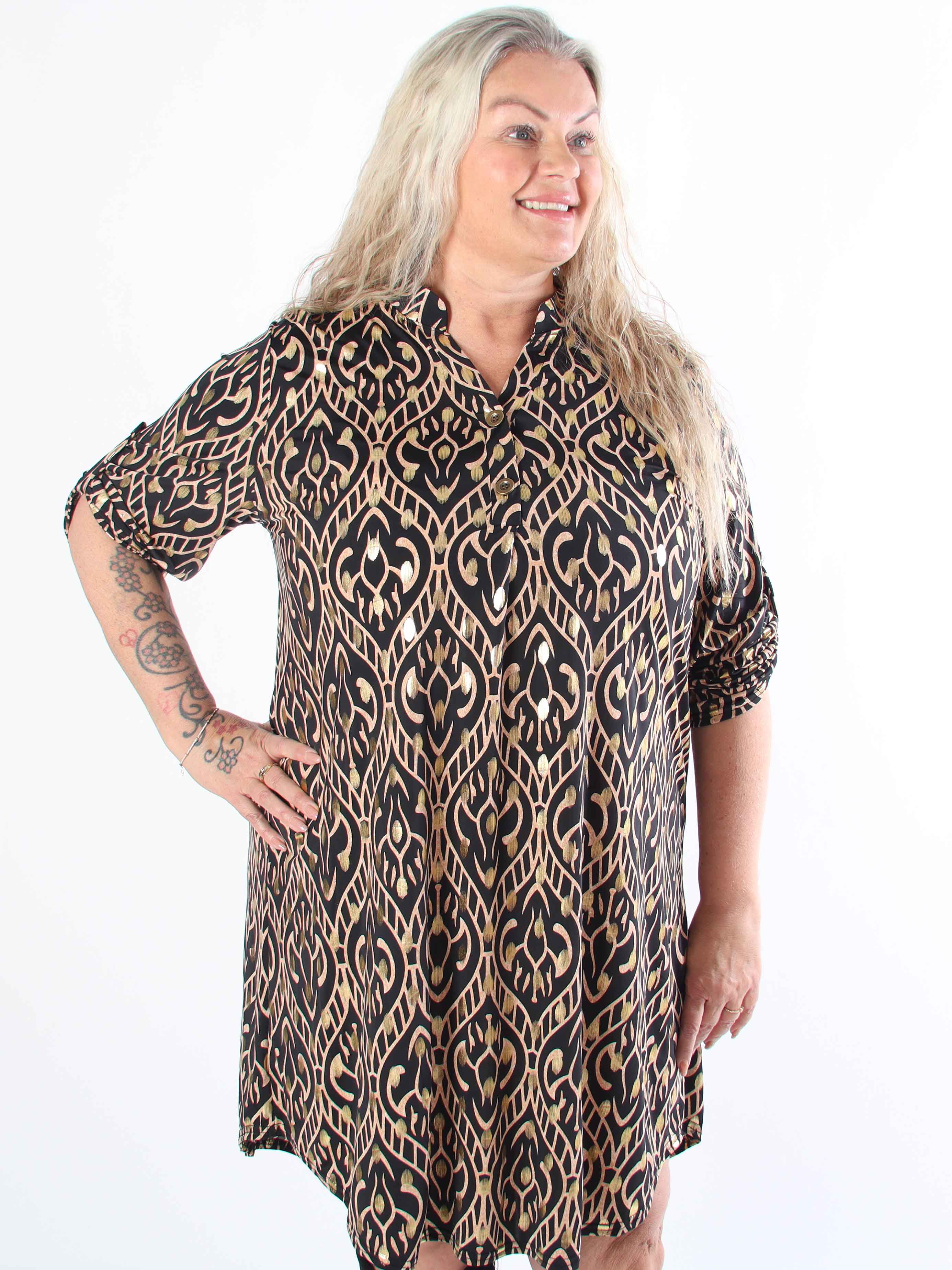 Ebba Boho Long - Elastisk plus size mønstret kjole med guld prikker