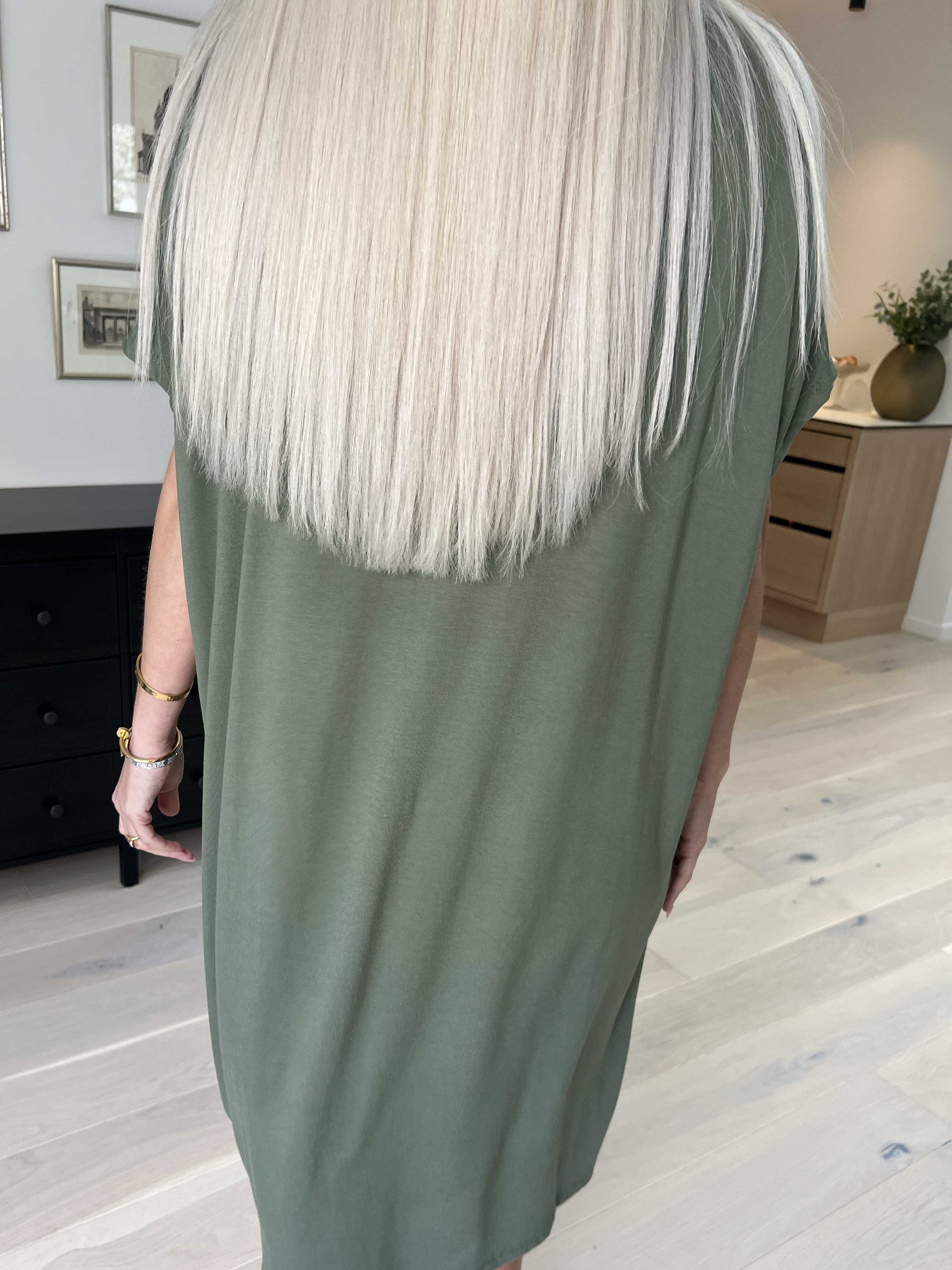 Edina - T-shirtkjole i viskoseblanding med tryk