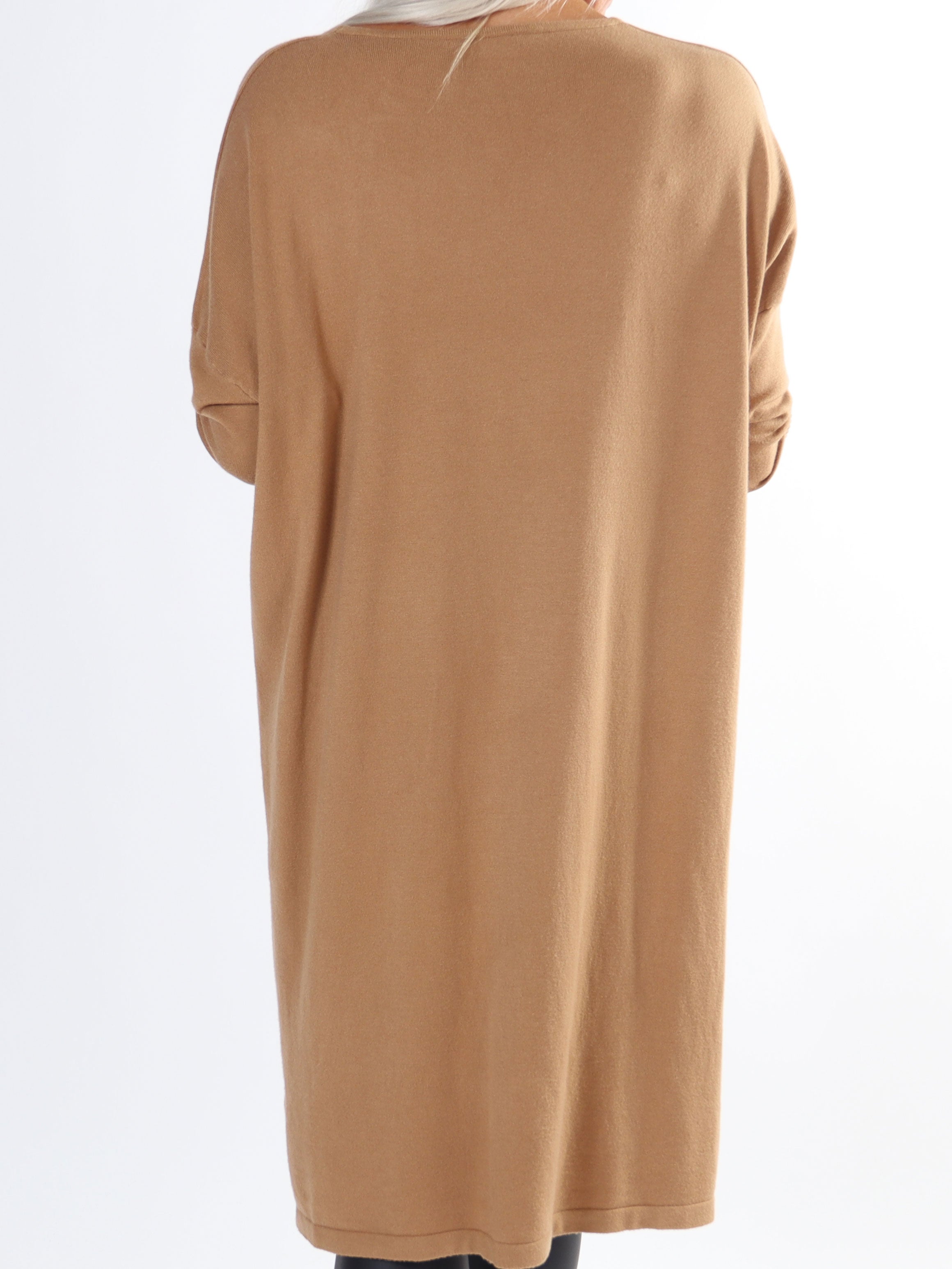 Elisa - Blød plus size strikkjole pyntet med små sten