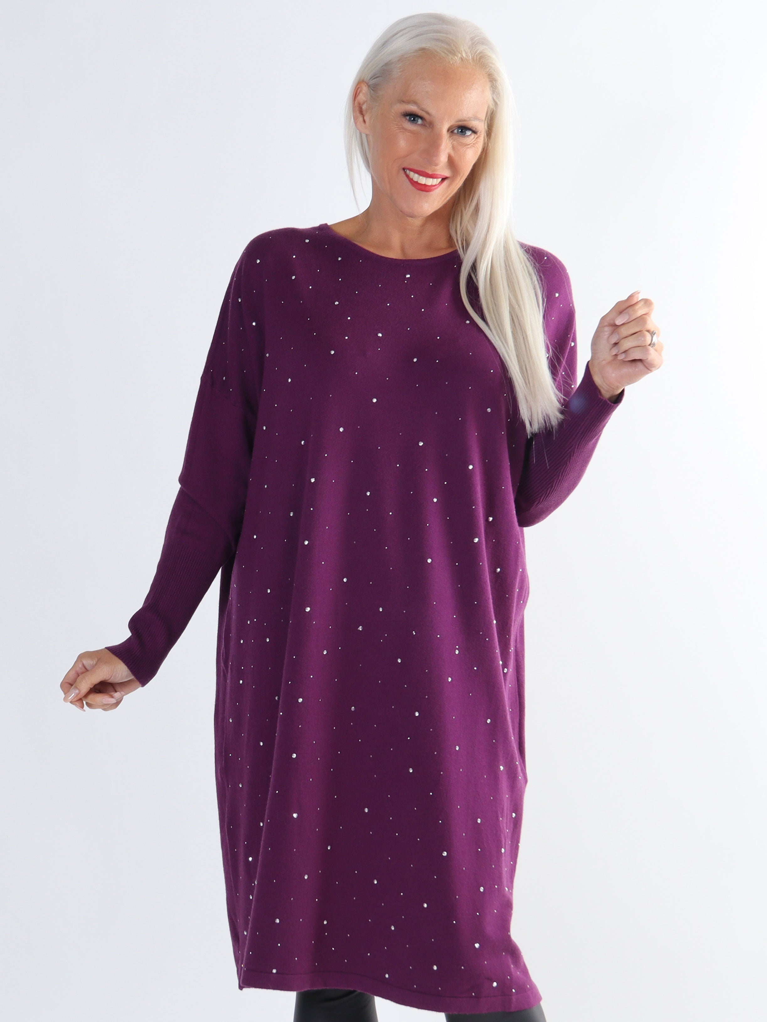 Elisa - Blød plus size strikkjole pyntet med små sten