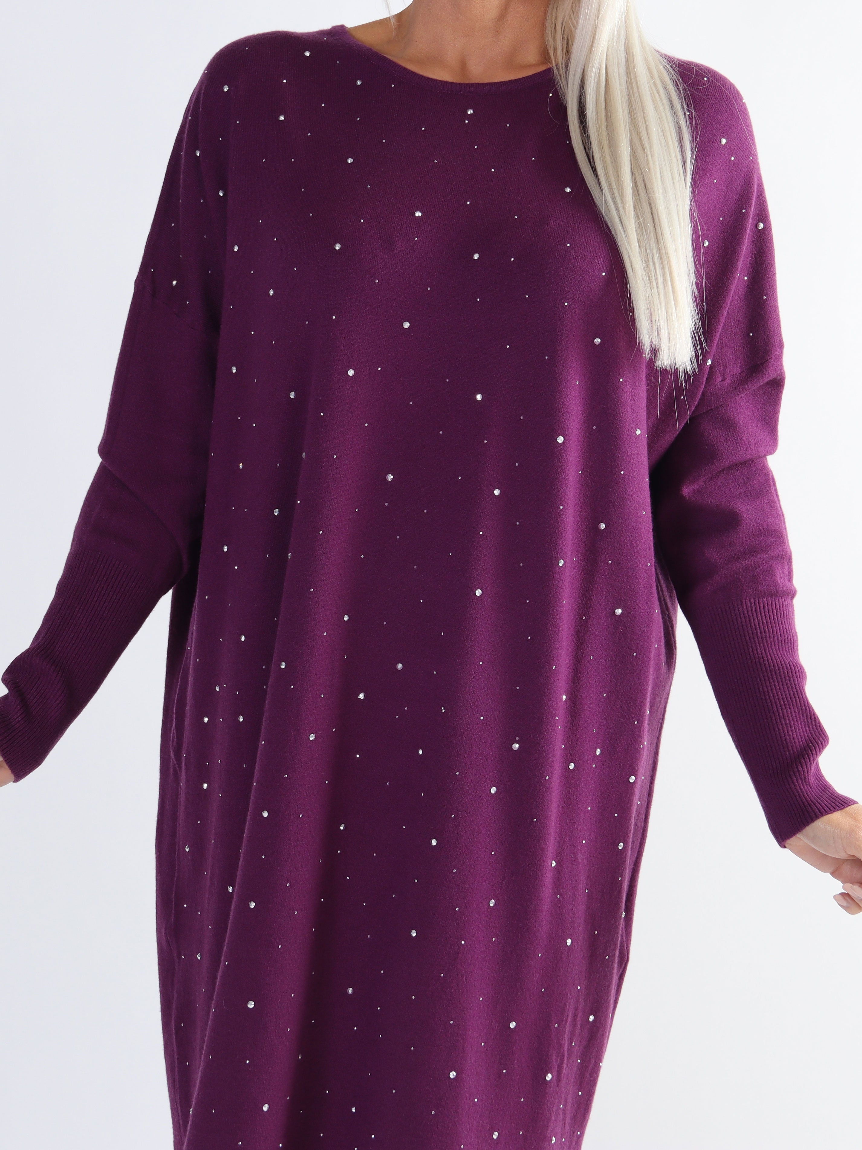 Elisa - Blød plus size strikkjole pyntet med små sten